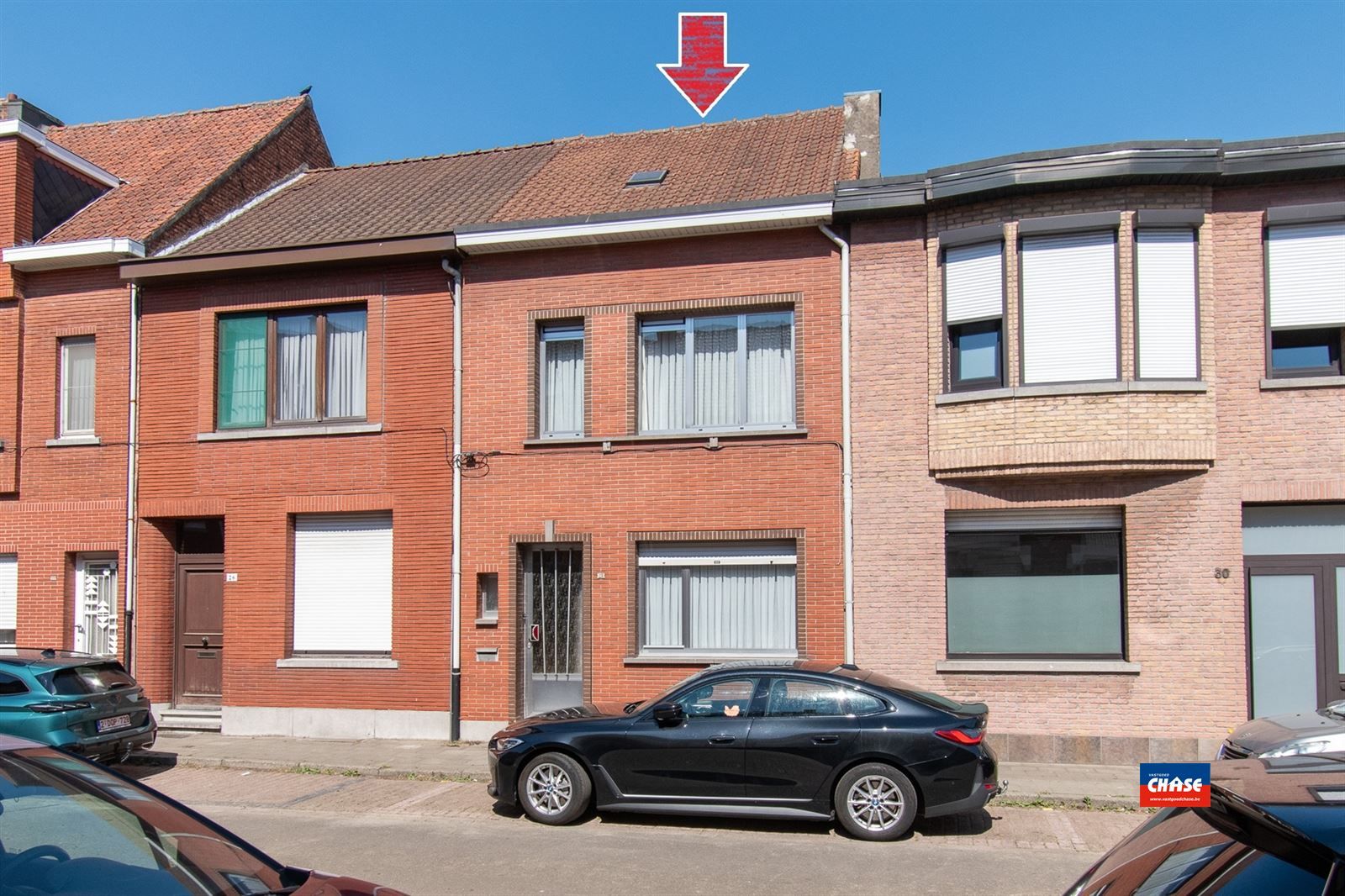 Hoofdfoto van de publicatie: Rijwoning met 2 slpks, zolder en tuin