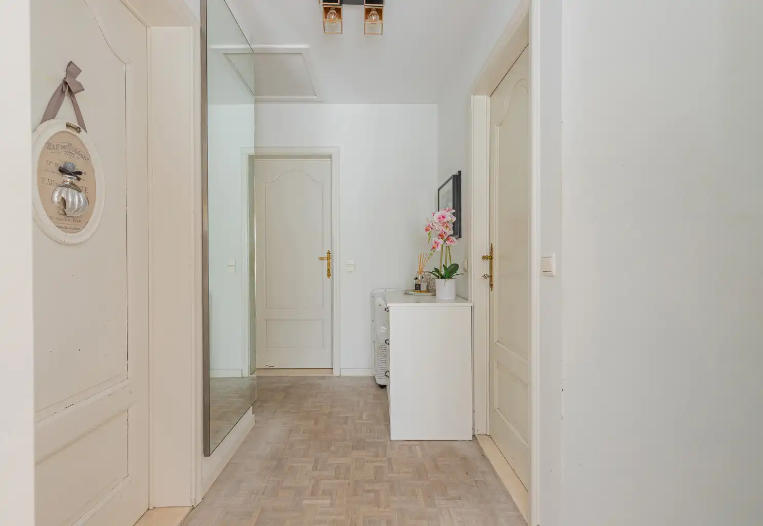 Knappe villa op 22a met bijgebouw foto 13