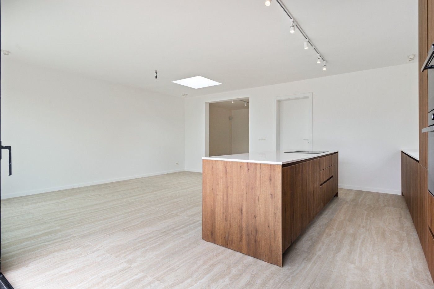 Prachtig gerenoveerde, vrijstaande woning met 4 slpk., tuin en polyvalent bijgebouw foto 6