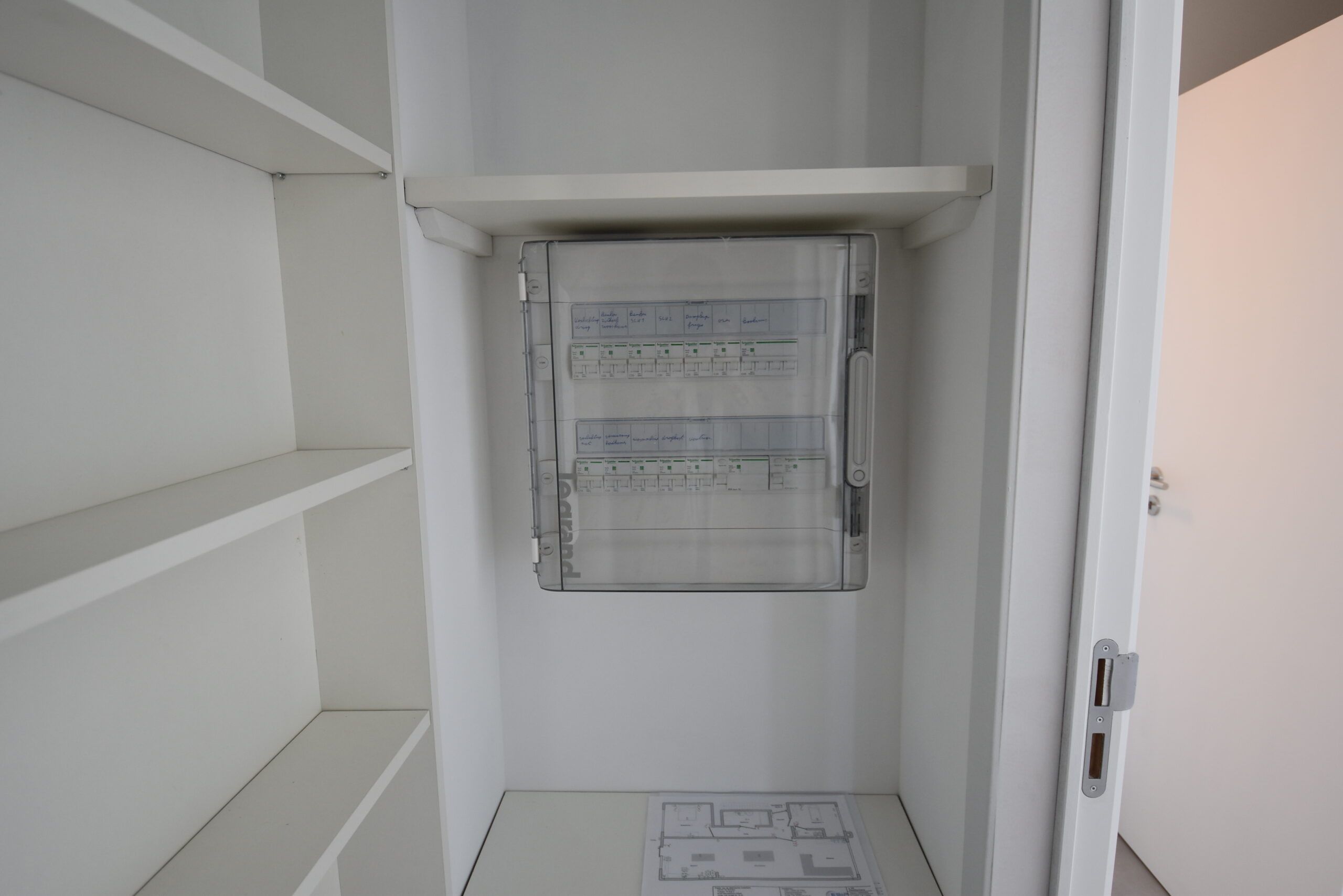 Instapklaar, gerenoveerd appartement met 2 slaapkamers en garage – Nieuwkerken-Waas foto 13