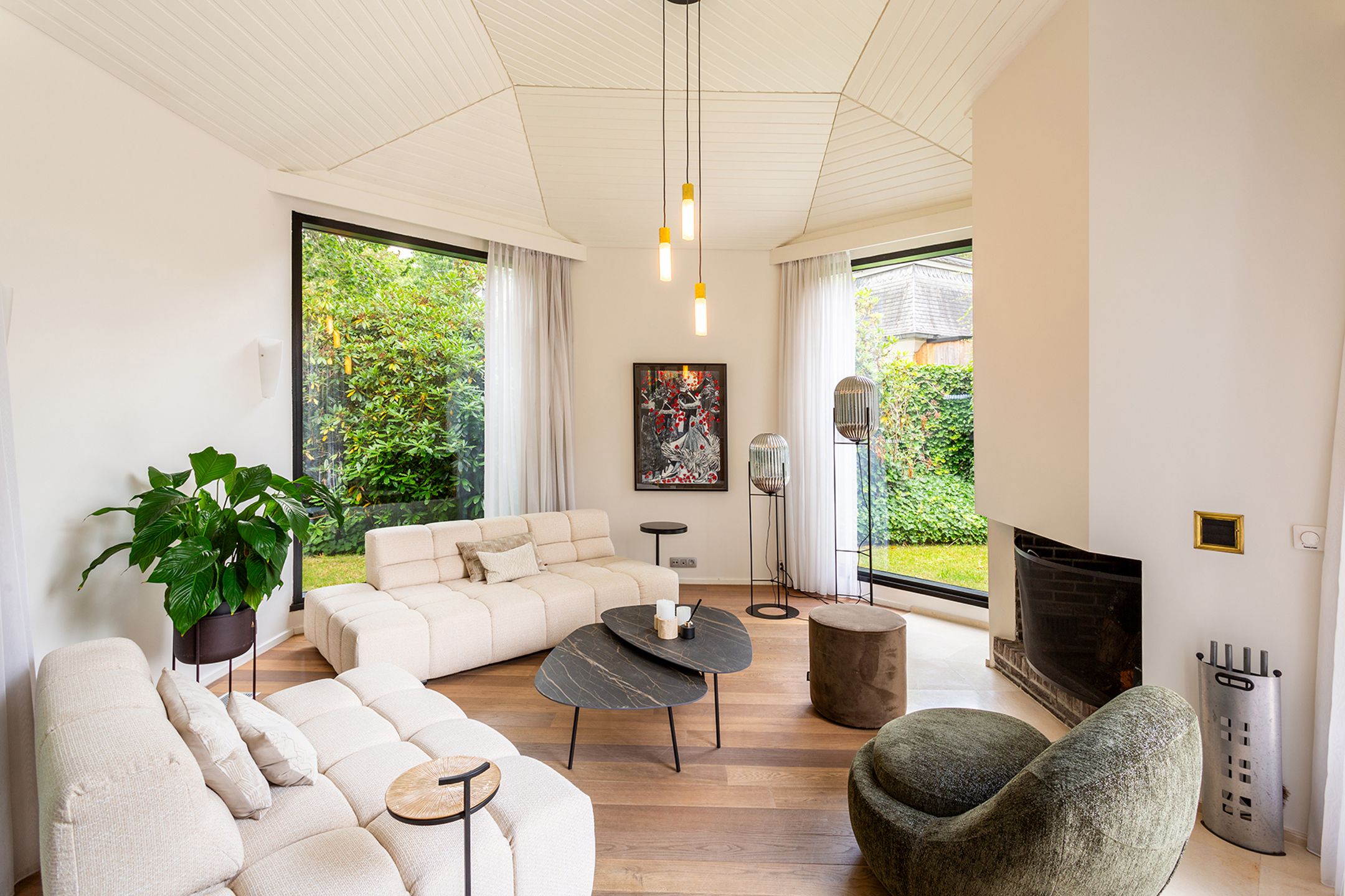 Topgelegen architectenwoning met ruim tuin en binnenzwembad. foto 6