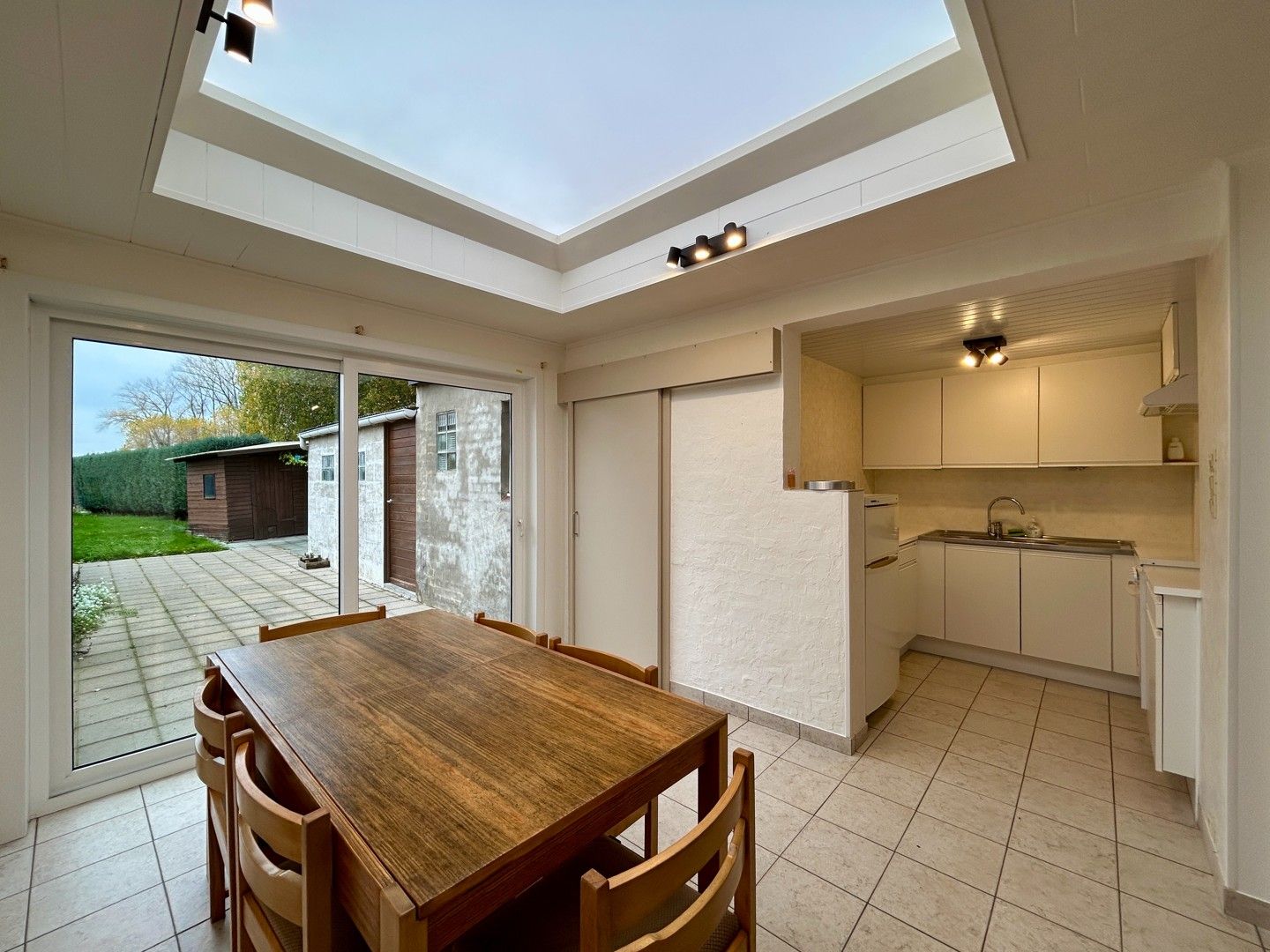 Karaktervolle woning met 3 slaapkamers te Pittem! foto {{pictureIndex}}