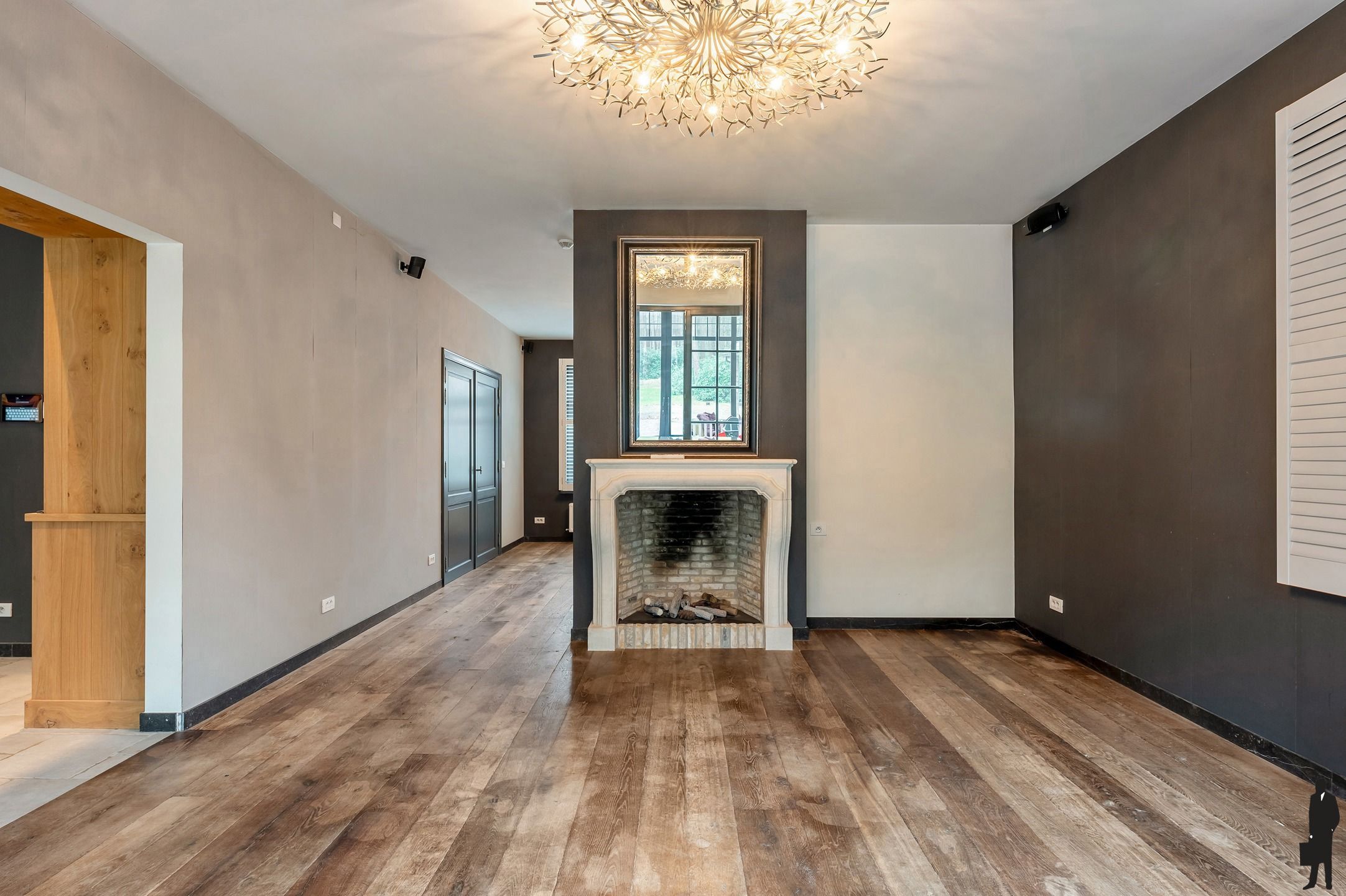 Grenzende aan bosgebied, sfeervolle villa op ca. 2.325m² foto 3