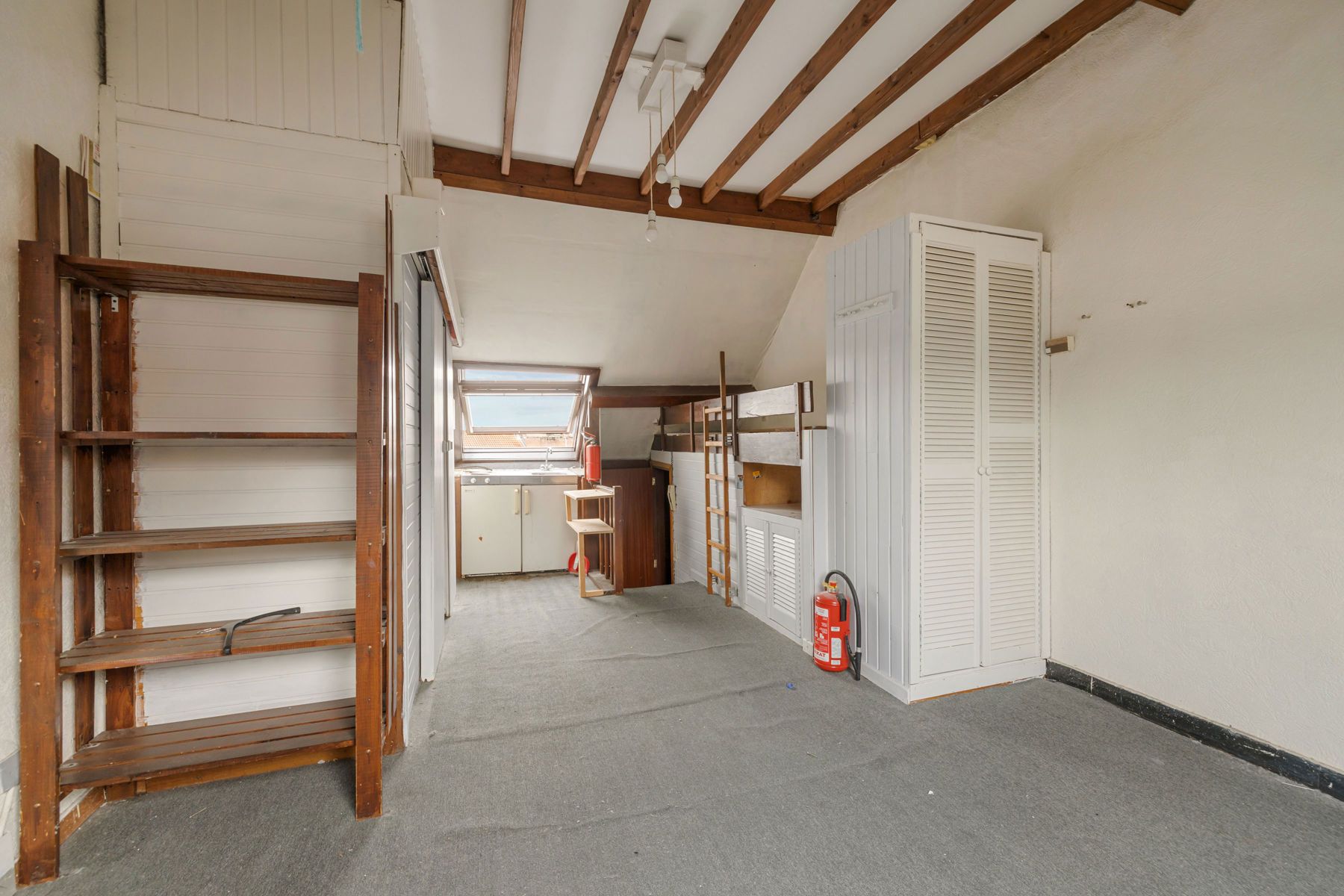 Uiterst interessant renovatieproject met potentieel foto 14