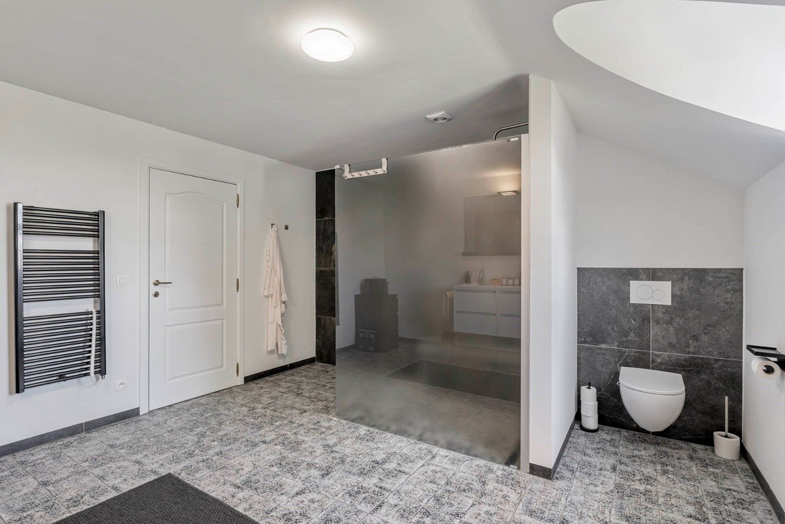 Ruime elegante villa met vrijstaande garage en tuin op 18a 99ca te Lanaken-Smeermaas foto 21