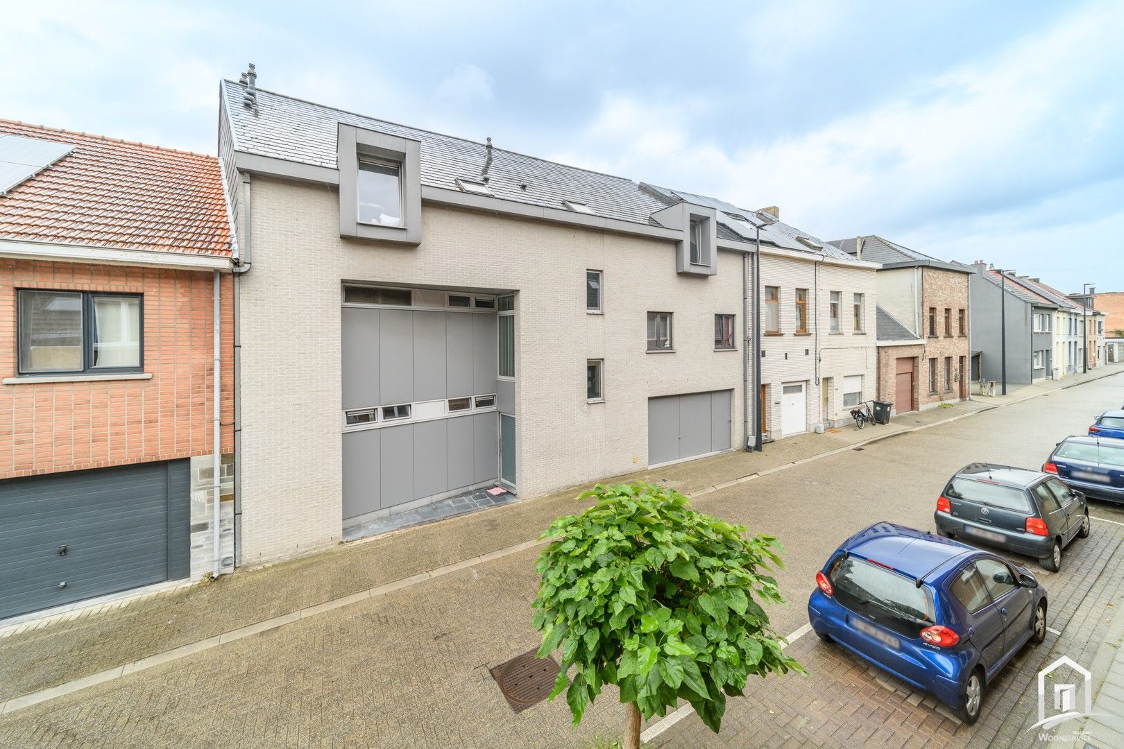 Totaal gerenoveerd gelijkvloers-appartement met tuintje foto {{pictureIndex}}