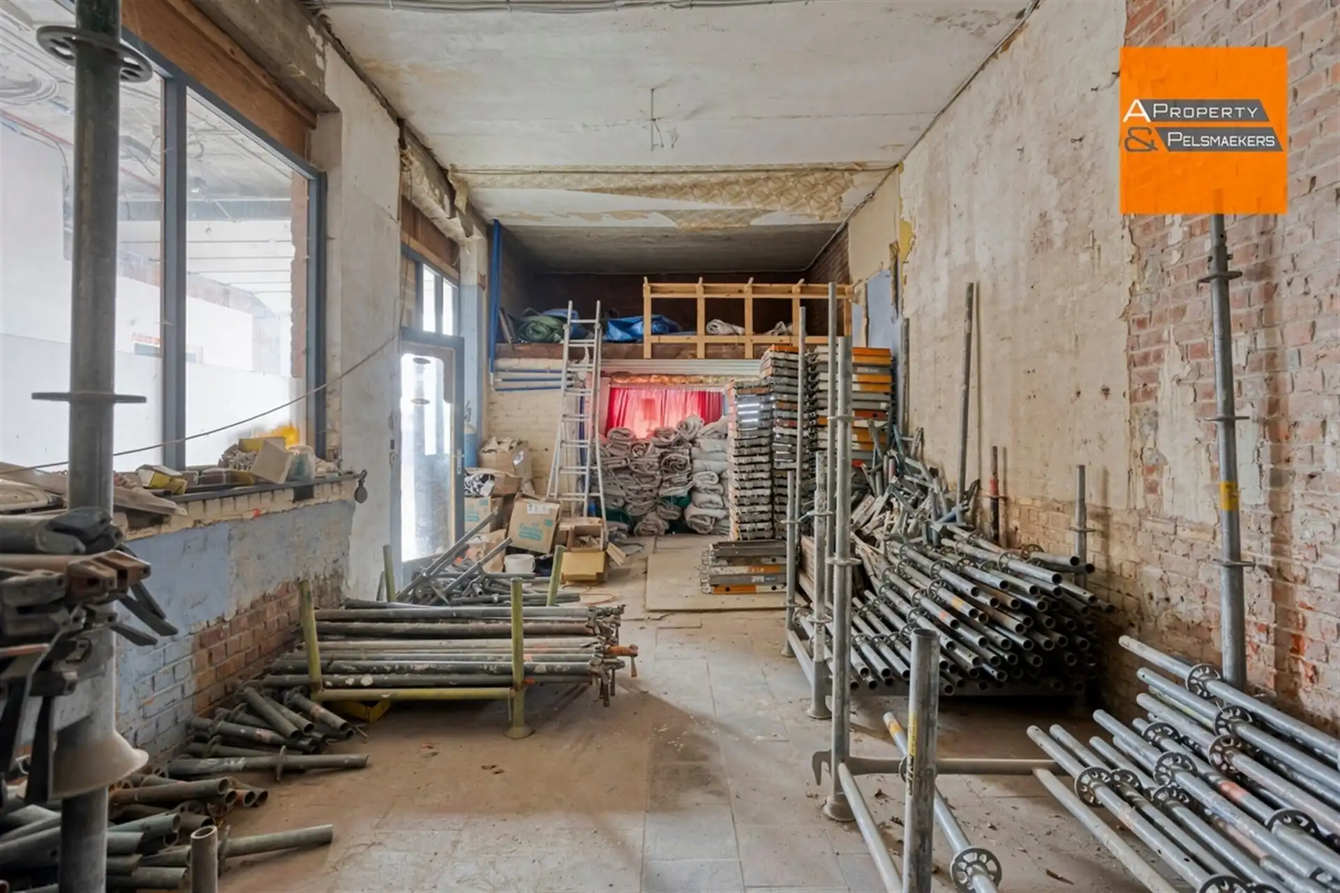 Woning met loods.  foto 18