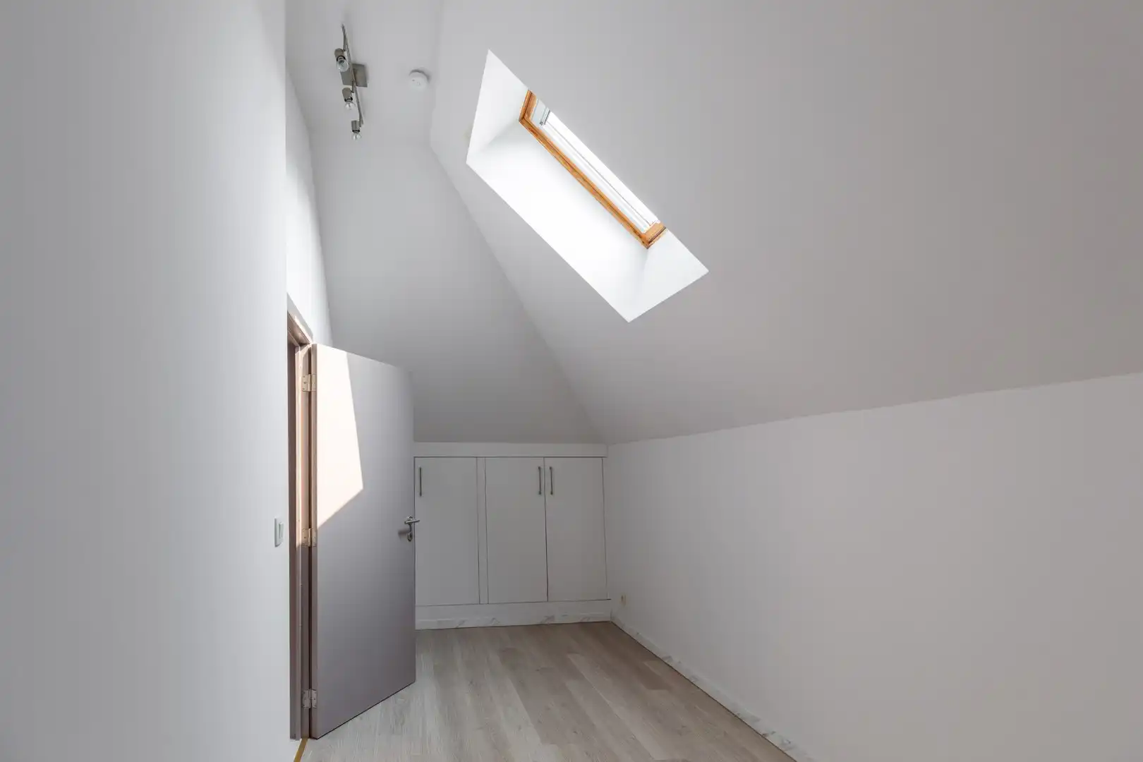 Gerenoveerde, instapklare dorpswoning foto 19