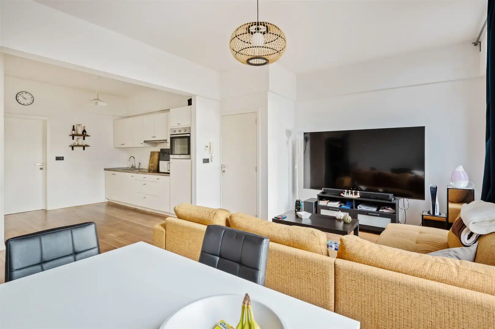 Centraal gelegen appartement ca. 65m2 met één slaapkamer  foto 2