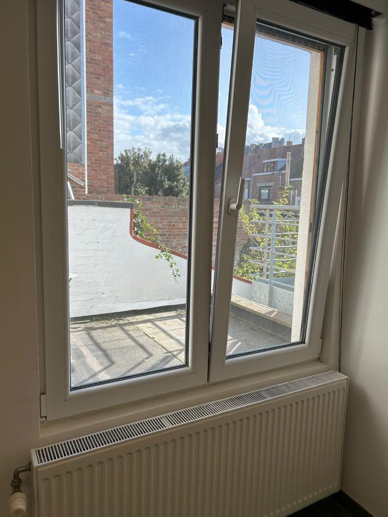 Volledig gerenoveerd  1-slaapkamerappartment foto 24