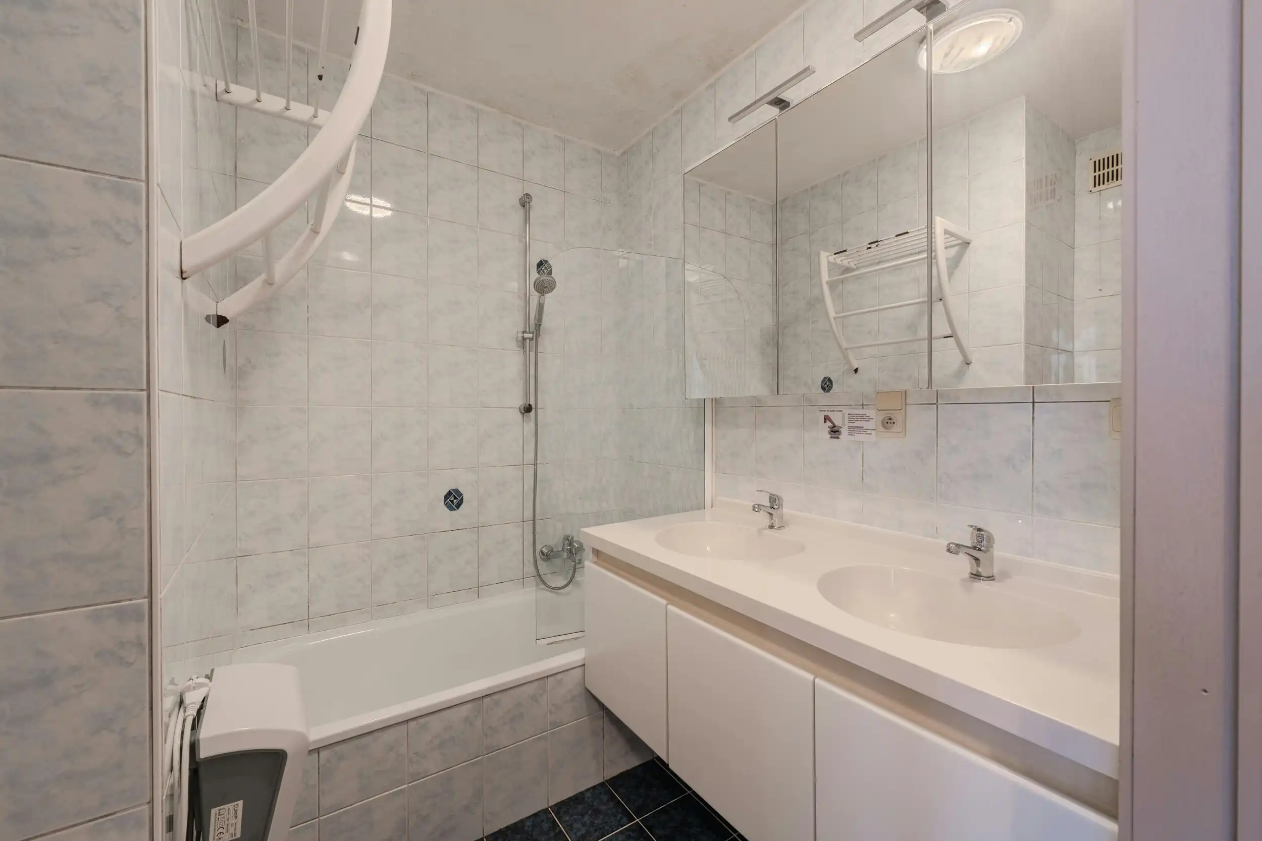 Instapklaar 2 slaapkamer appartement met zijdelings zeezicht foto 10
