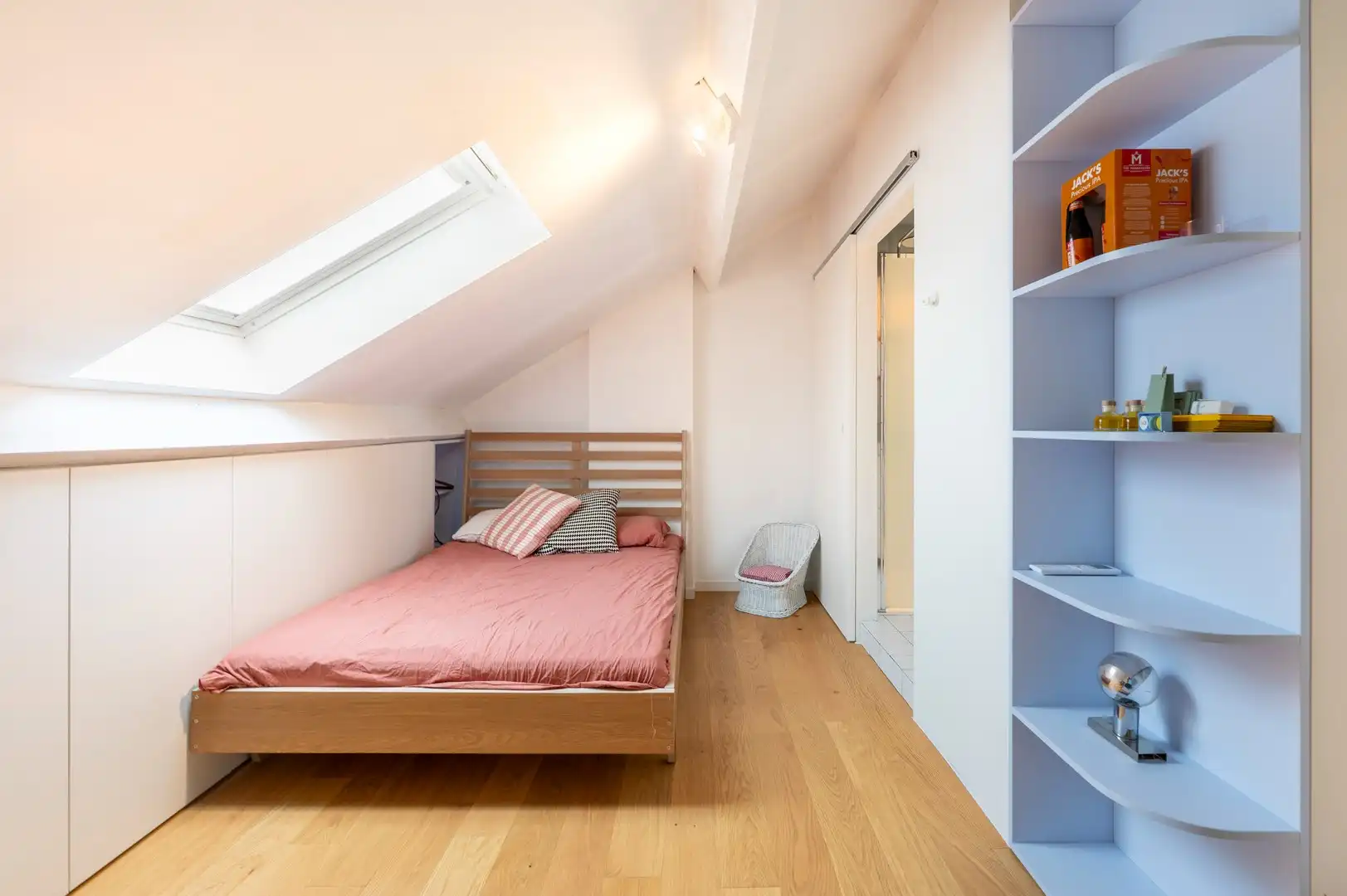 Gerenoveerde woning met 4 slpk en tuin foto 18