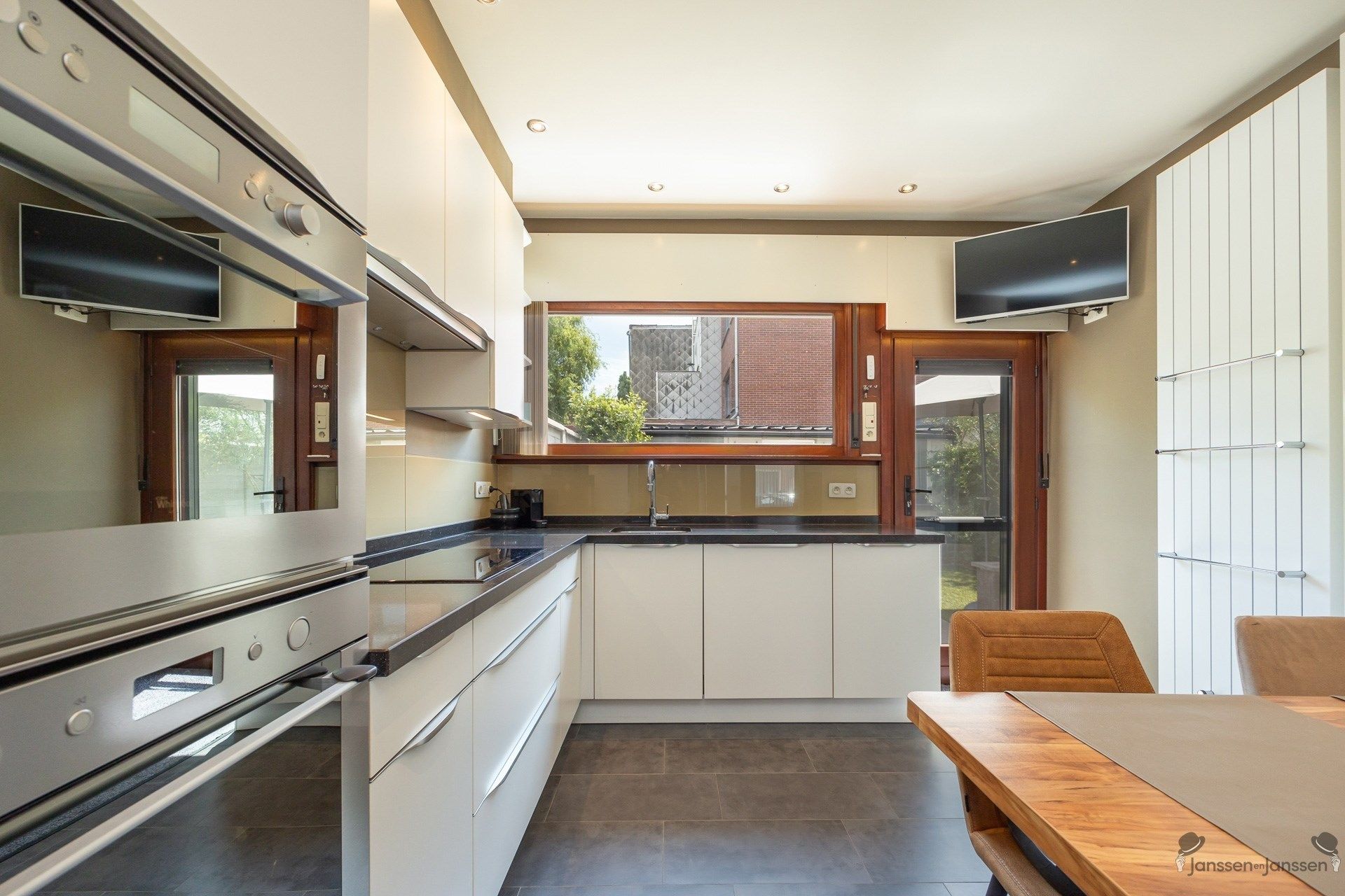 Instapklare energiezuinige woning met drie slaapkamers in hartje Merksem. foto 10