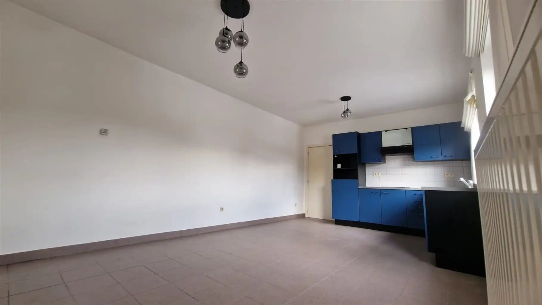 Gezellig appartement met 1 slaapkamer en carport. foto 3