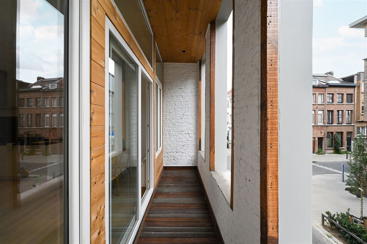 Volledig gerenoveerde opbrengsteigendom met 2 vergunde duplex-appartementen  foto 16