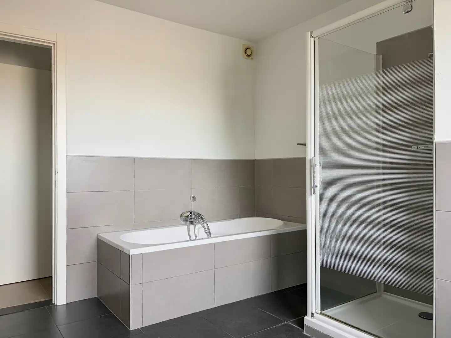 Appartement met 2 slaapkamers + garage te huur foto 13