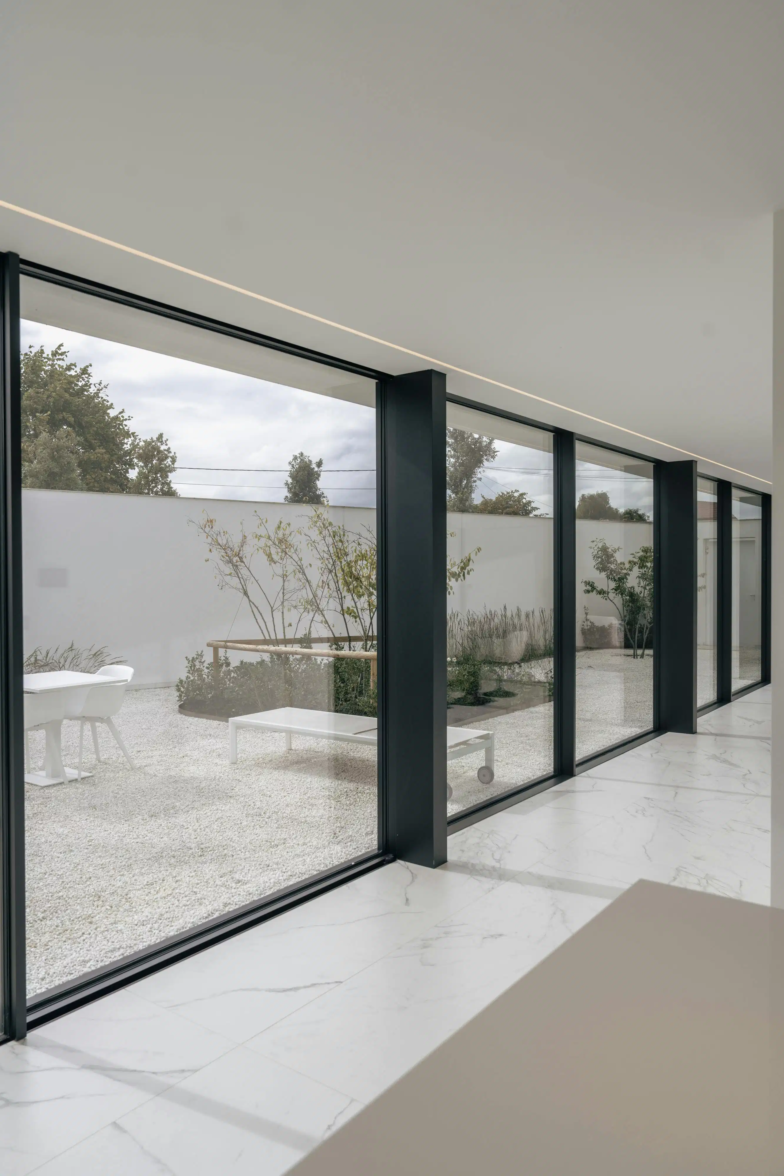 Hypermoderne strakke villa met zwembad in Gits foto 11