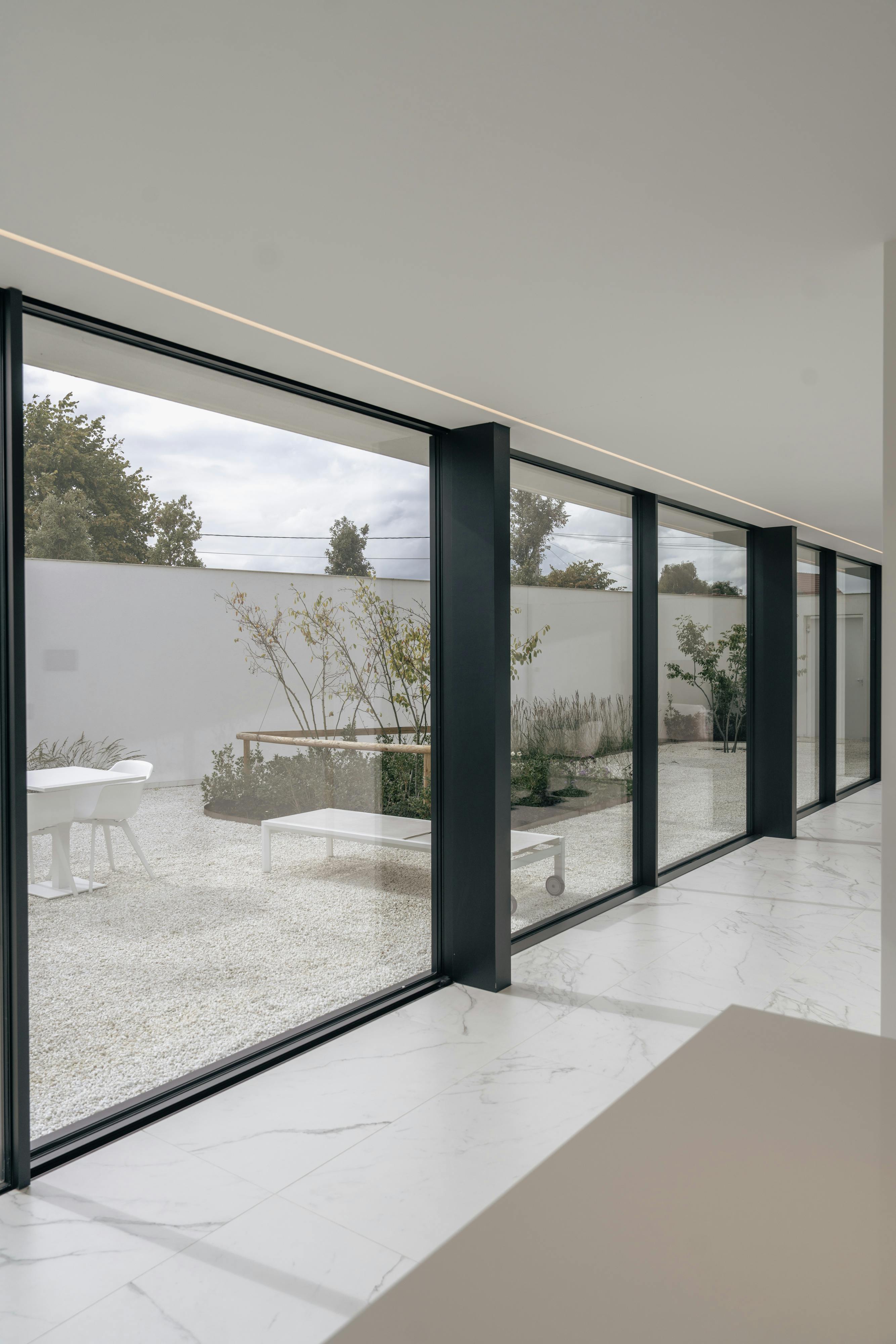 Hypermoderne strakke villa met zwembad in Gits foto 11