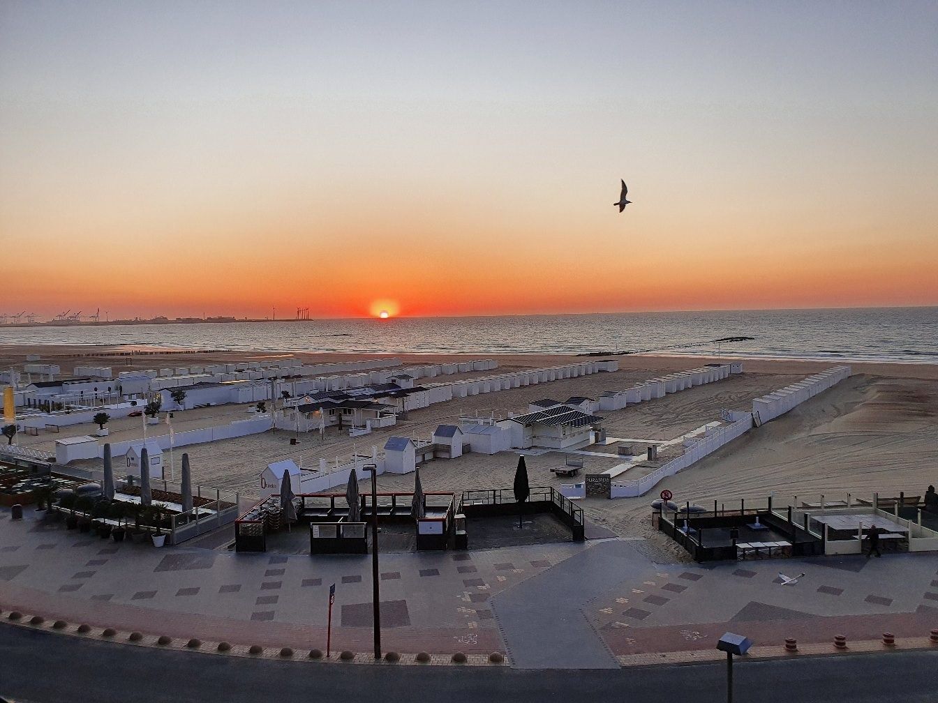 Gezellig één slaapkamer appartement met frontaal zeezicht gelegen op het Rubensplein te Knokke. foto 2