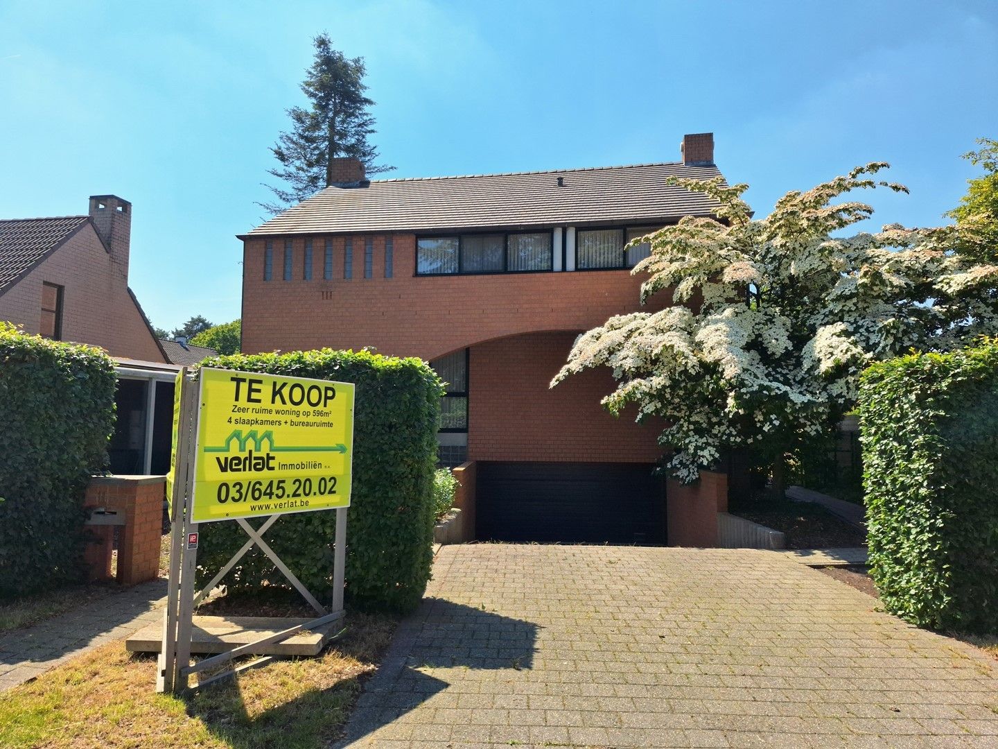 Zeer ruime en lichte splitlevel woning met 4 slaapkamers en zonnige tuin op 596m² foto 1