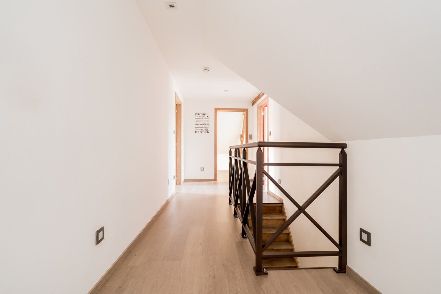 Landelijke woning met ruime opslagplaats op volwassen stuk grond foto 21