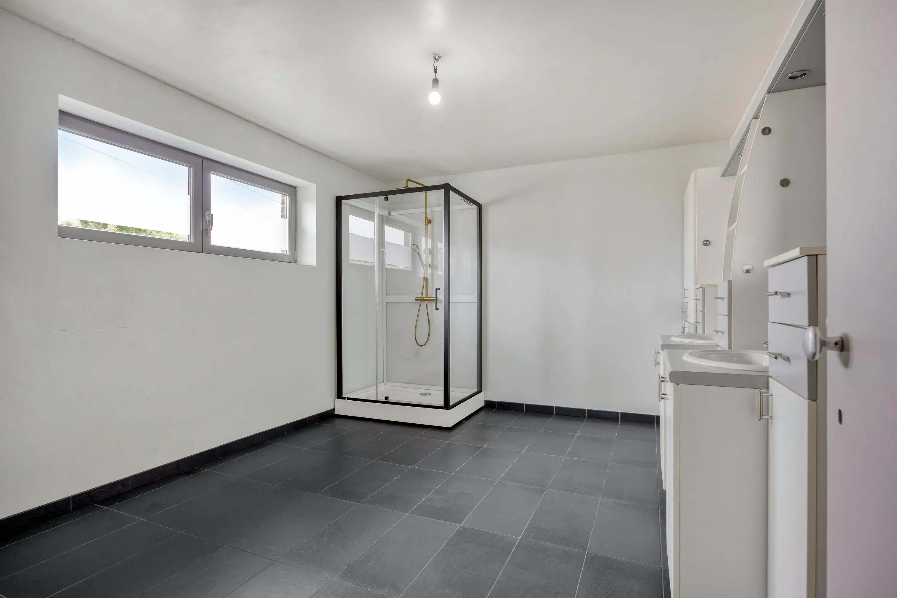 Recente woning met mooie tuin en mogelijkheid tot 2 woonentiteiten foto 8
