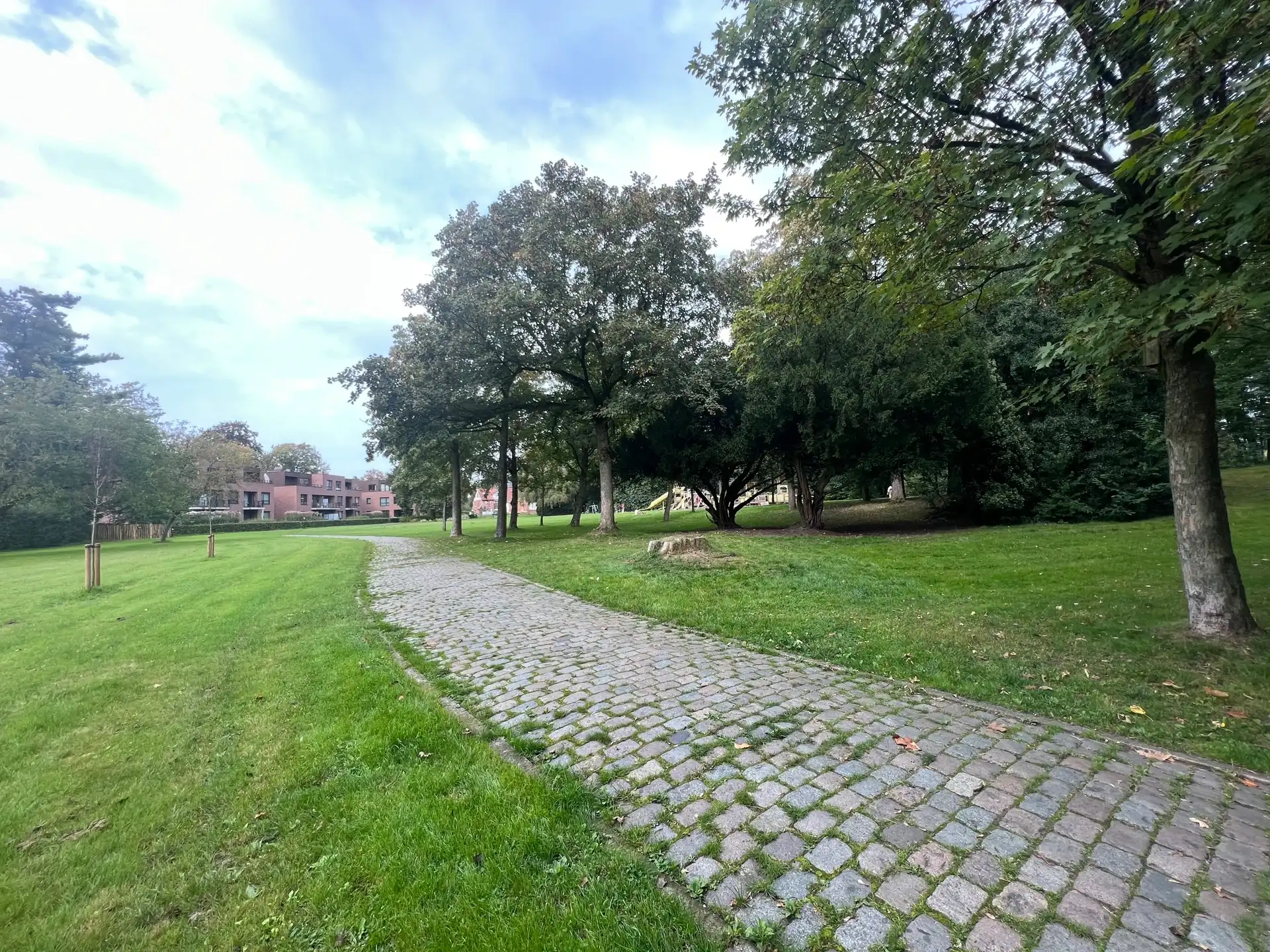 Rustig gelegen appartement met terras en groen uitzicht foto 21