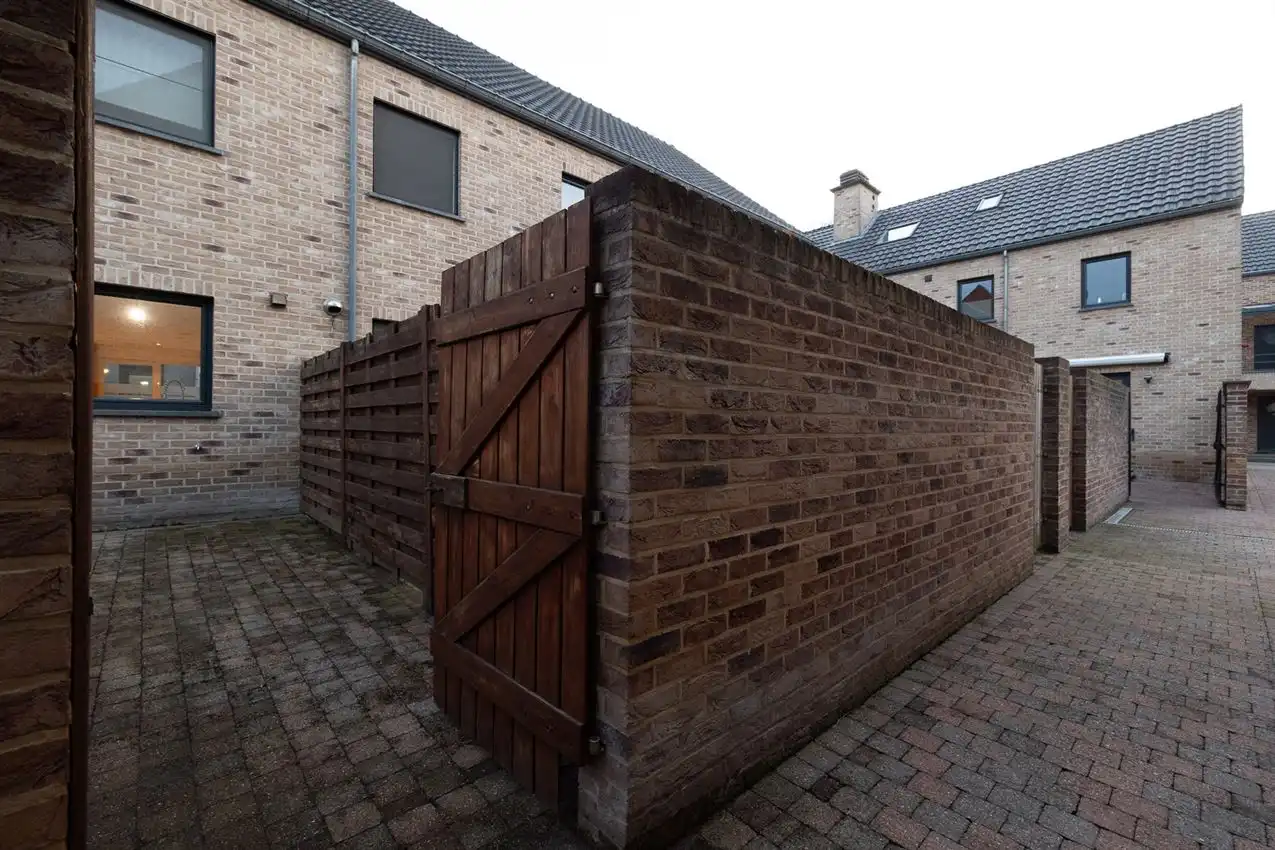 Stadswoning met vier slpk, garage te midden van centrum foto 36