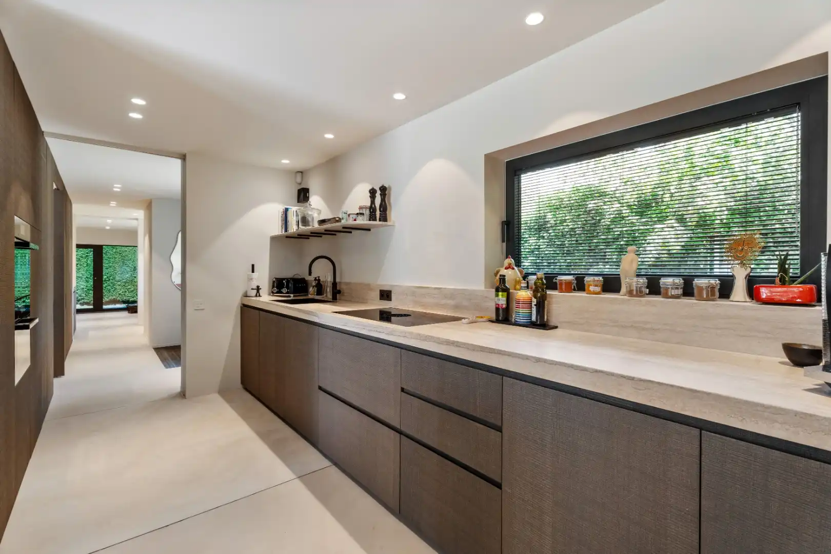 Exclusieve, volledig gerenoveerde villa met 5 slaapkamers en hoogwaardige afwerking. foto 9