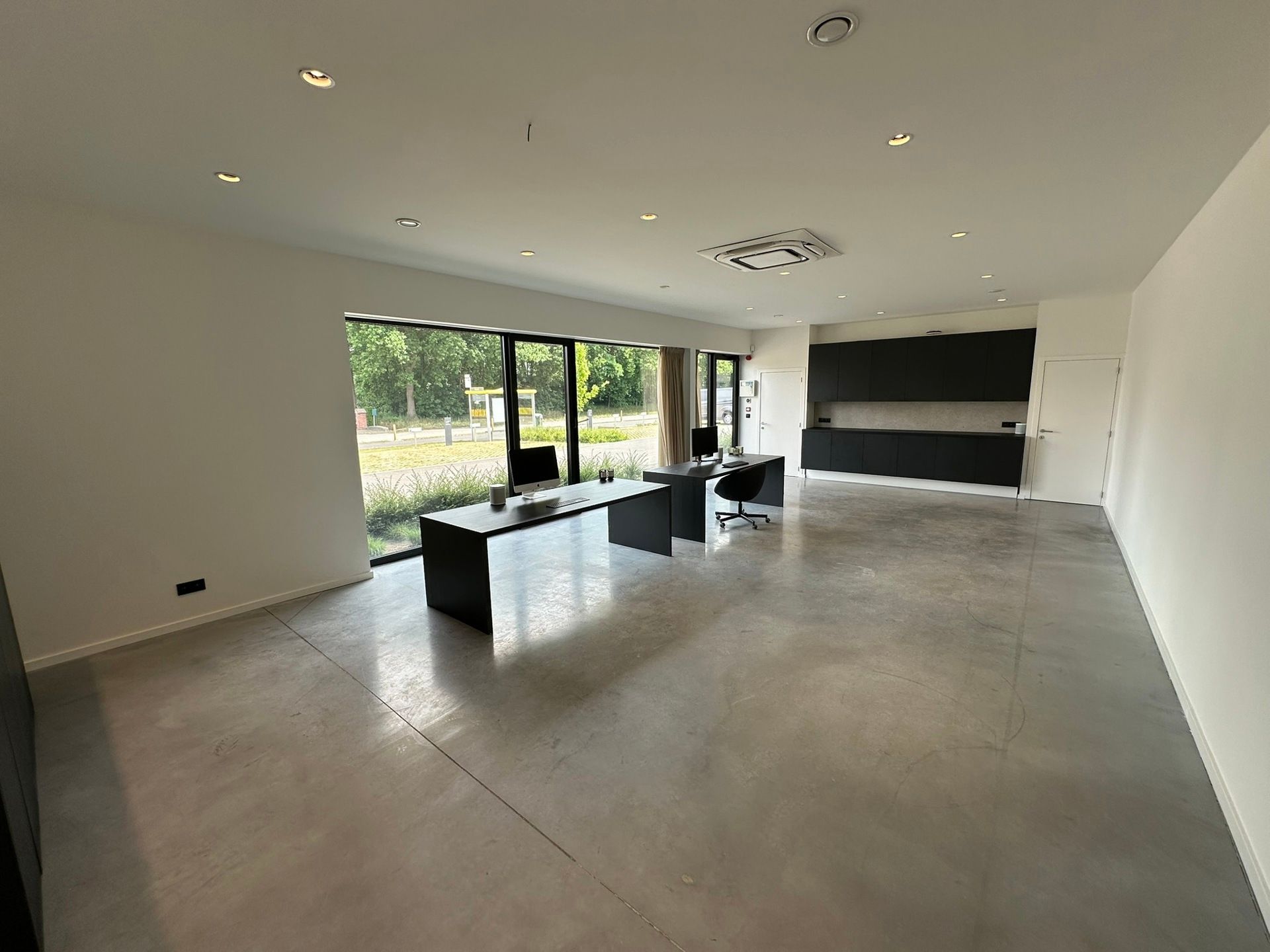 Prachtige nieuwbouw KMO-unit te koop in Stabroek  foto 6