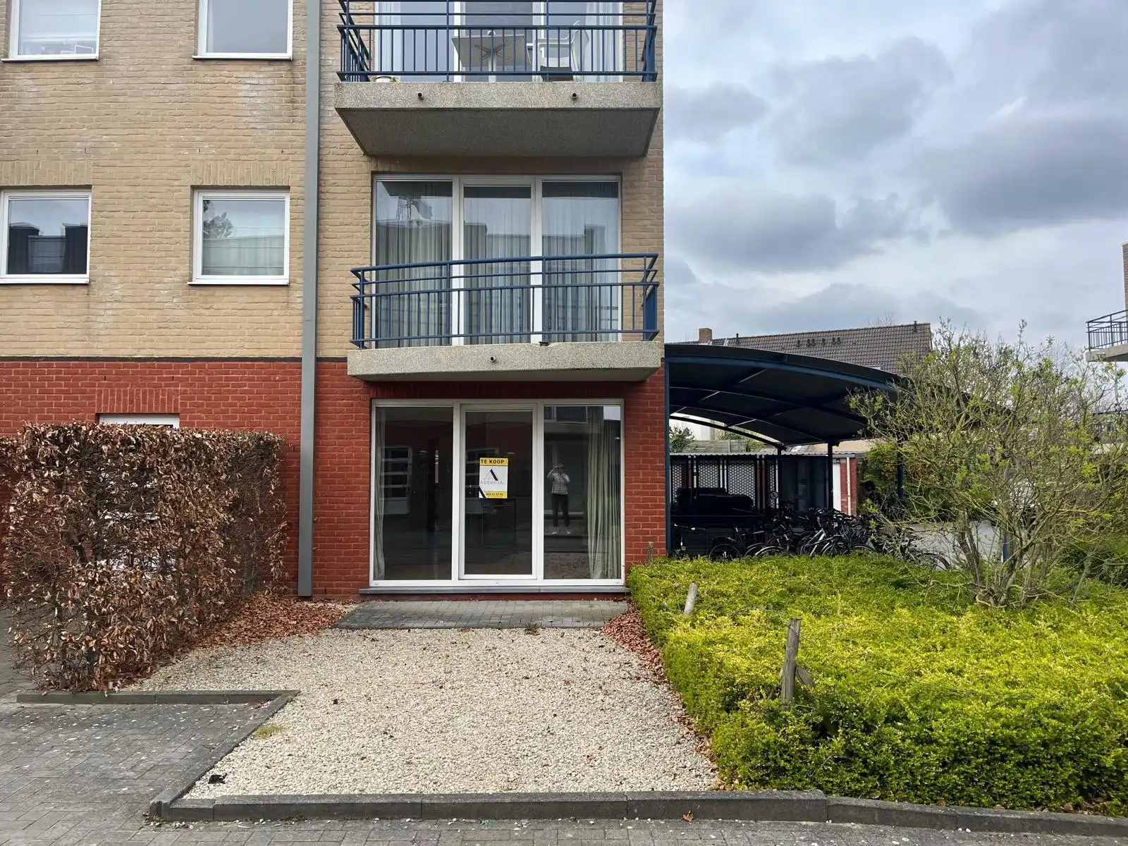 Gelijkvloersappartement met tuintje en garage foto 2