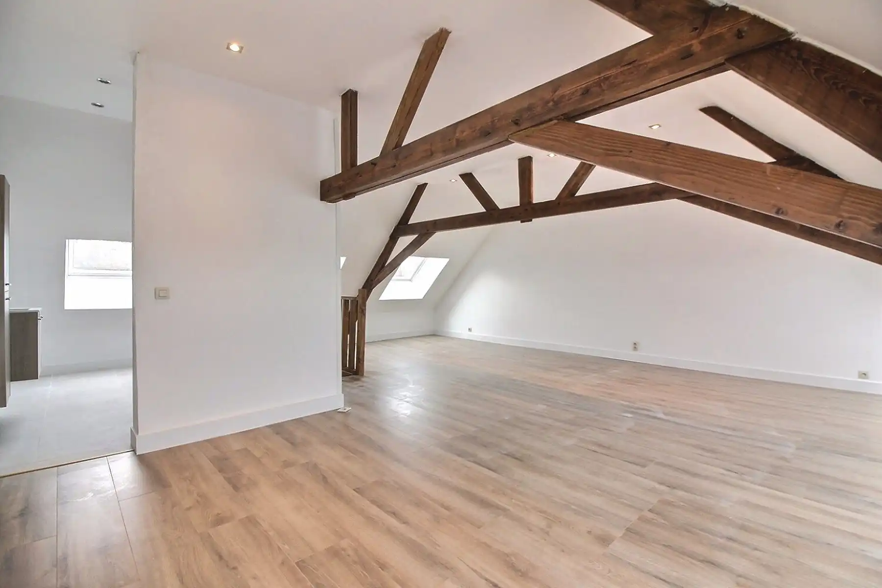 Riante woning met 4 kamers en grote tuin foto 18