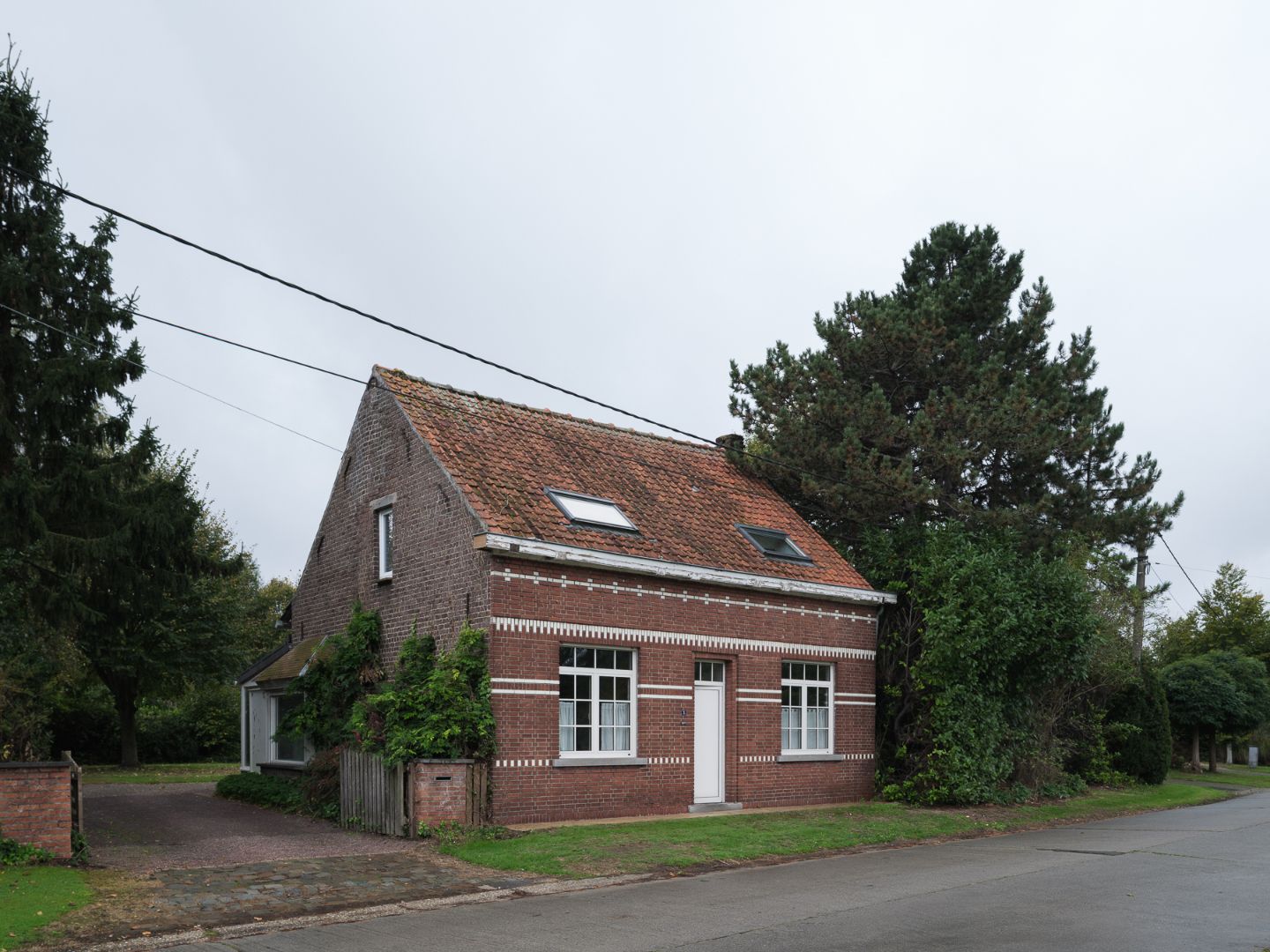 Vrijstaande woning met ruime bijbouw en veelzijdige mogelijkheden in Drongen