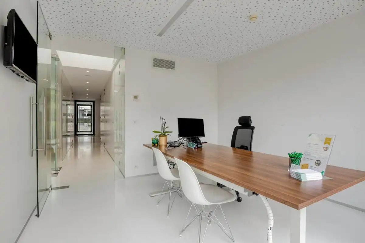 Verhuurde opbrengsteigendom met handelsruimte en duplex  foto 9