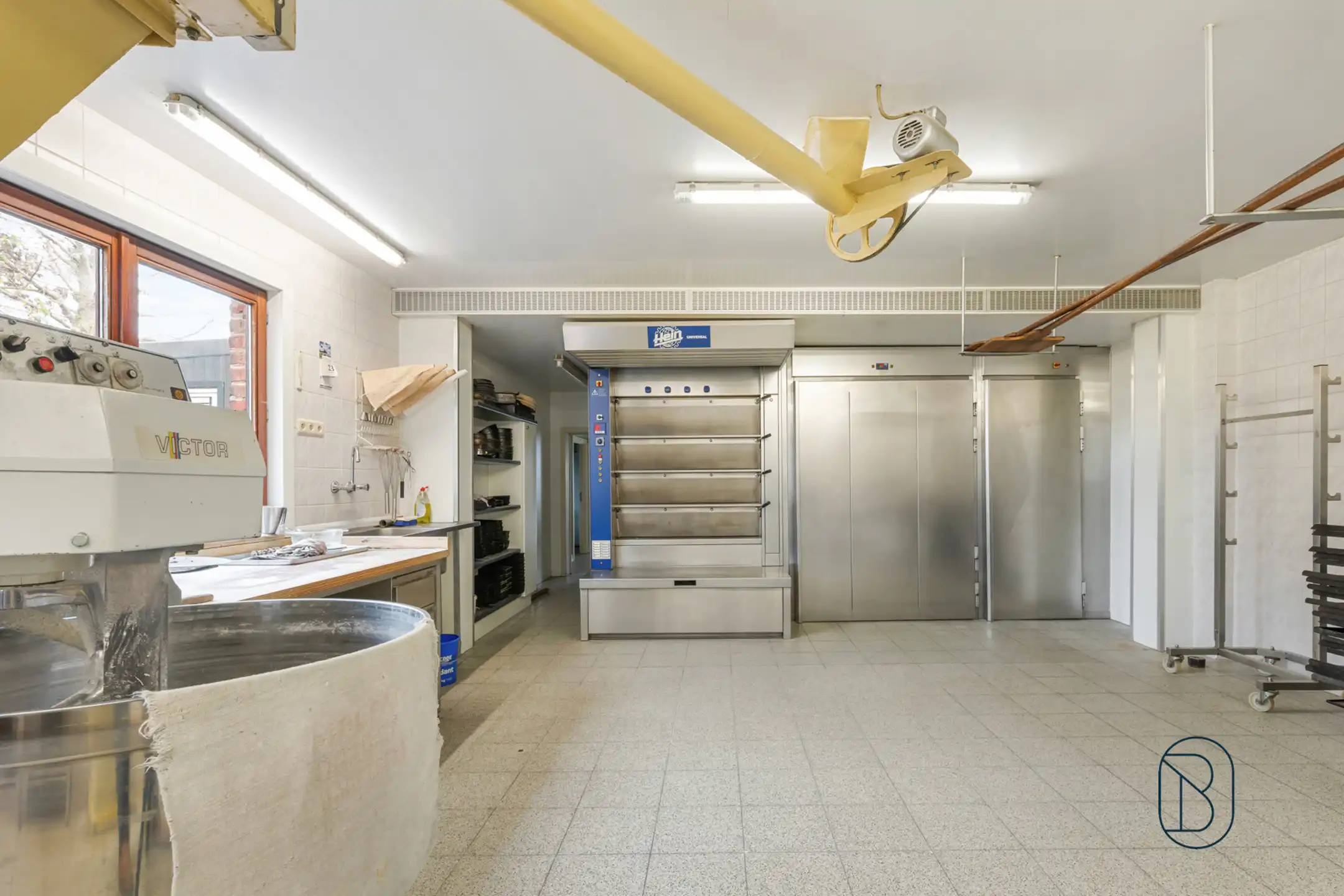Veelzijdig handelspand met ruime woning in Deerlijk foto 10