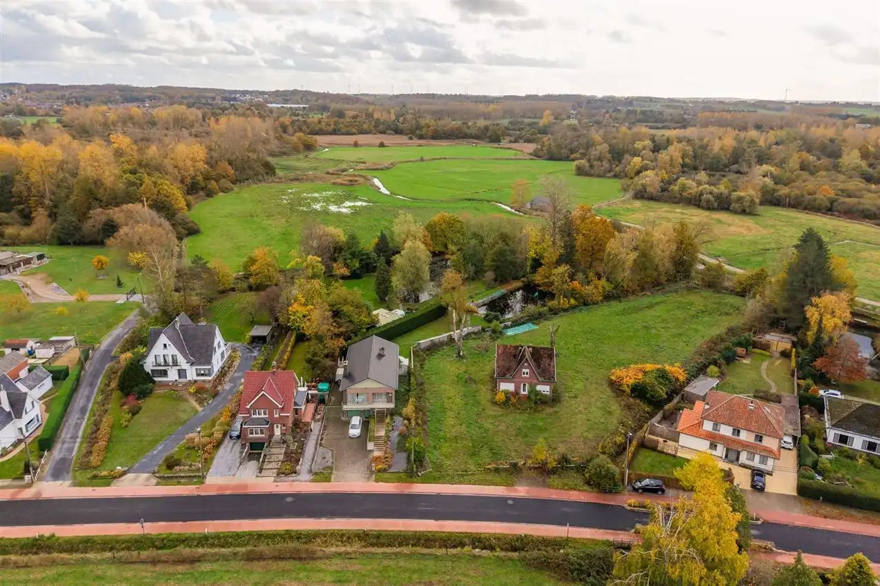 Uniek perceel van 50a33ca met af te breken woning aan agrarisch gebied foto 4