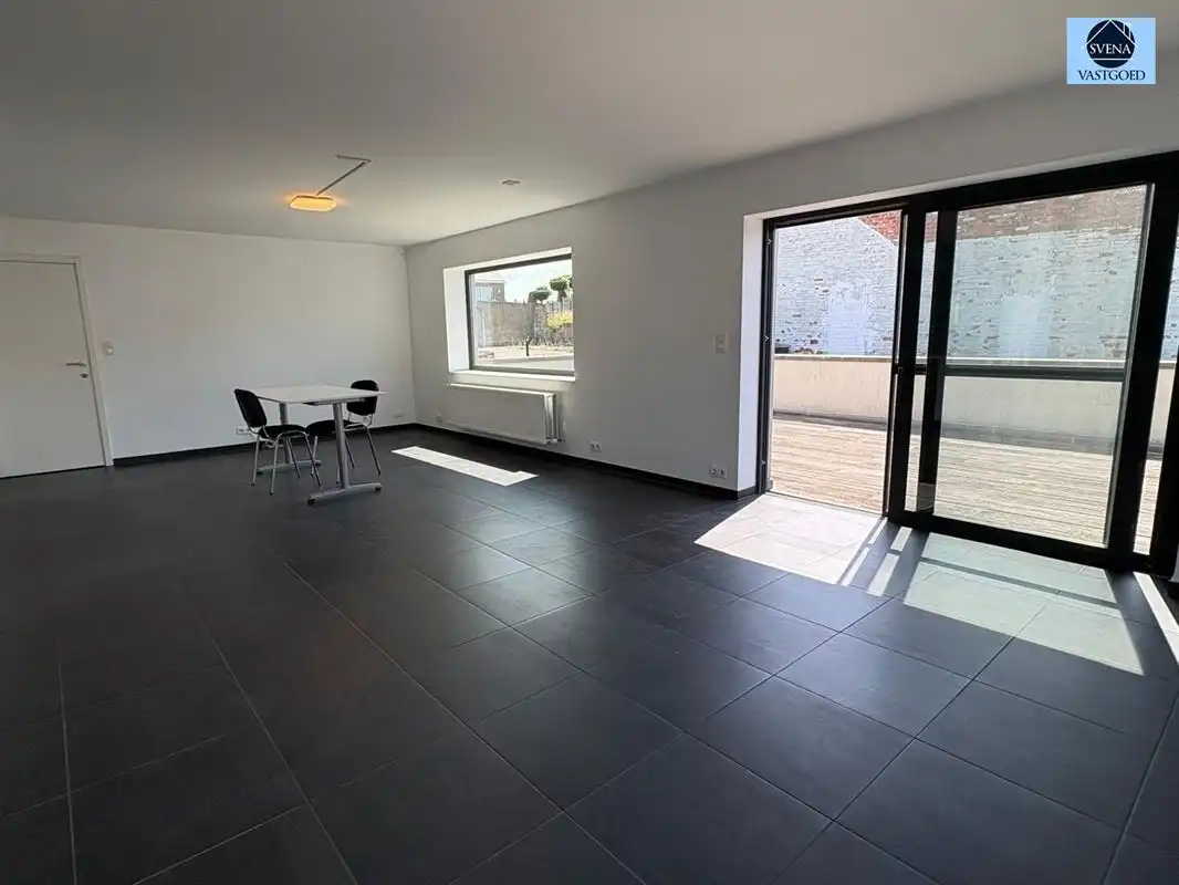 APPARTEMENT MET MAGAZIJN GELEGEN IN KMO ZONE foto 9