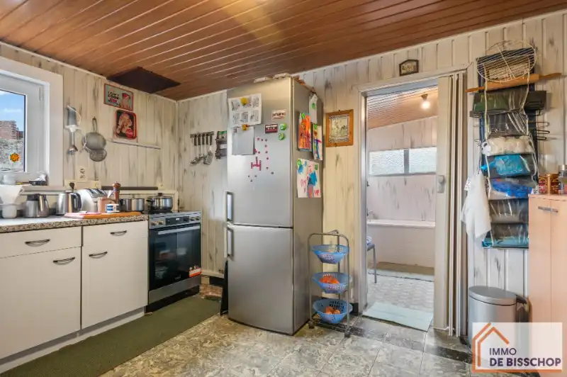 Te renoveren half open bebouwing met 3 slaapkamers, tuin en garage. foto 9