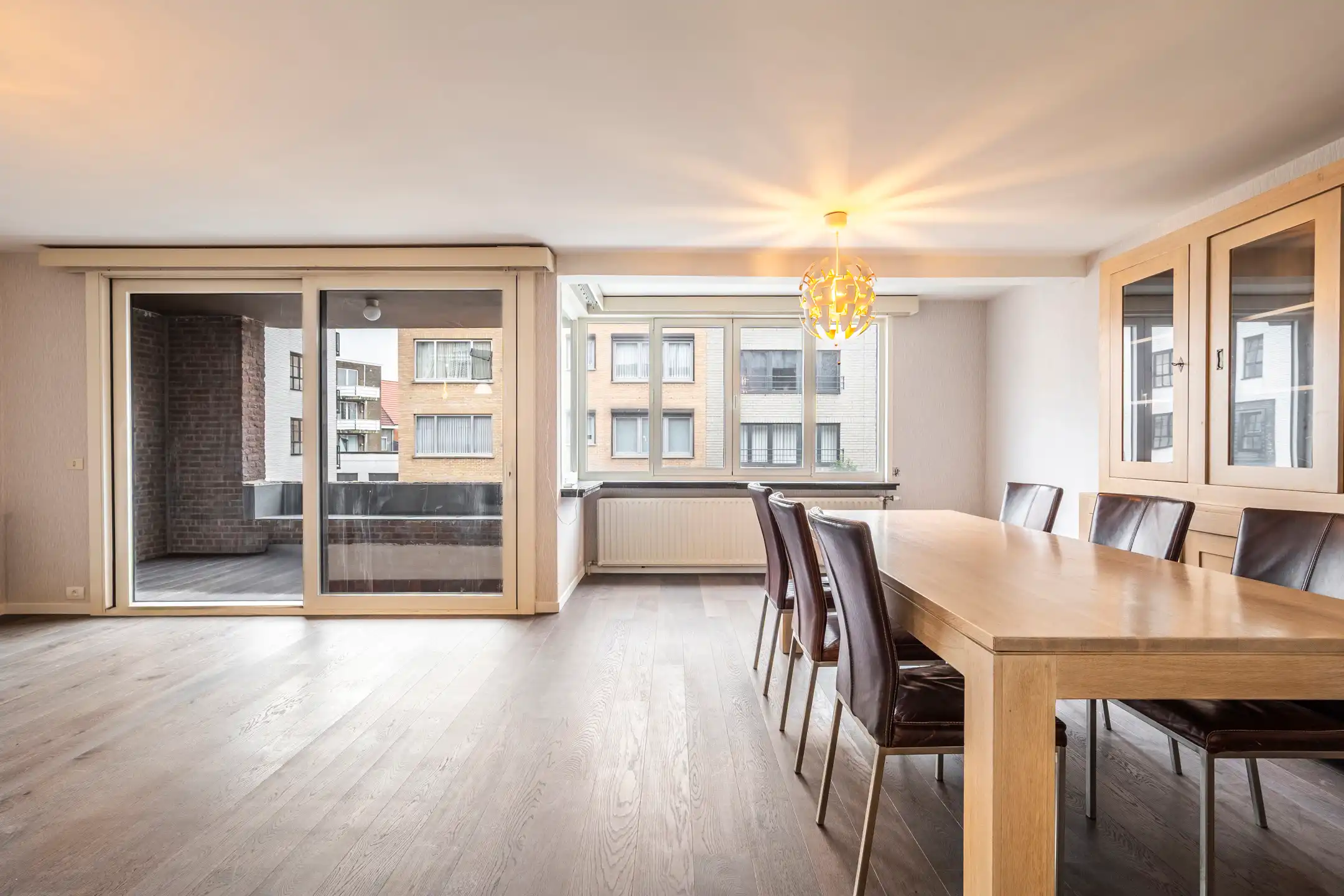 Recent gerenoveerd app. (103m²) met terras en garage foto 4