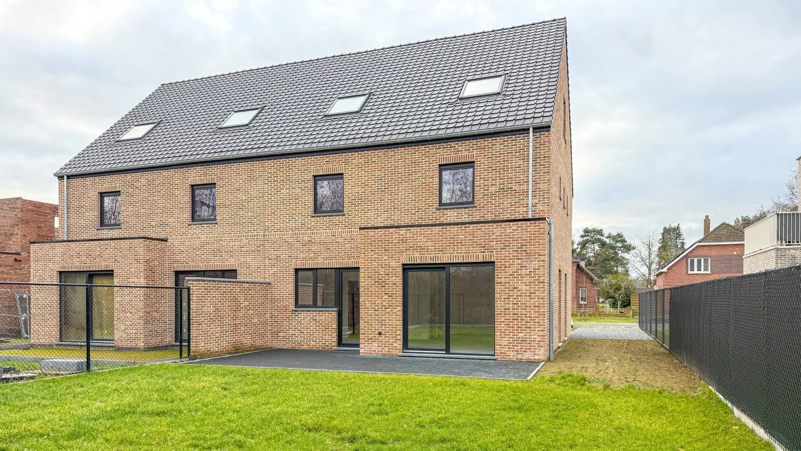 Volledig afgewerkte landelijke woning aan 2% Registratie! foto 40