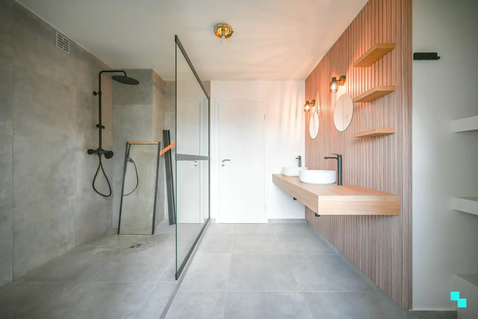 Recent gerenoveerde halfopen bebouwing foto 21