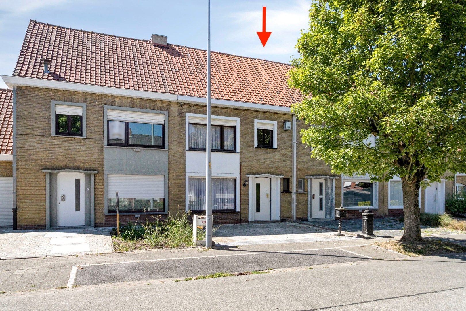 Hoofdfoto van de publicatie: Te renoveren woning met 3 slaapkamers in rustige buurt!