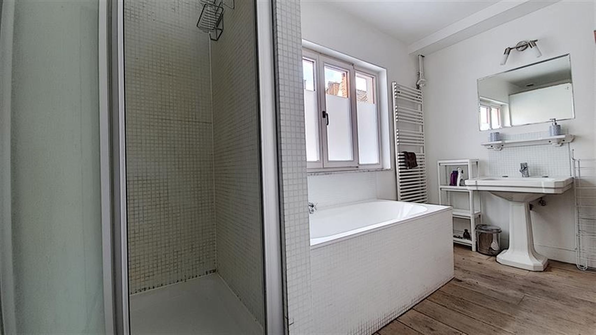 BRUSSEL / In historische Zavel wijk - Prachtig triplex appartement met 3 slaapkamers foto 8