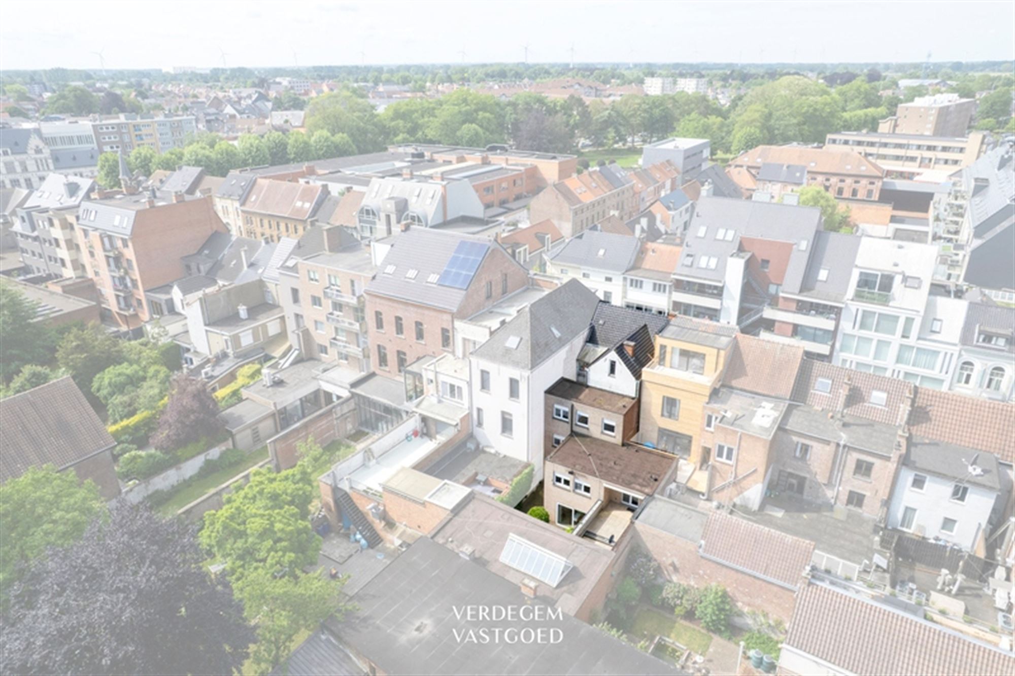 Unieke opbrengsteigendom met 4 entiteiten: handelsruimte, twee 1 slpk-appartementen en grote woning foto 31