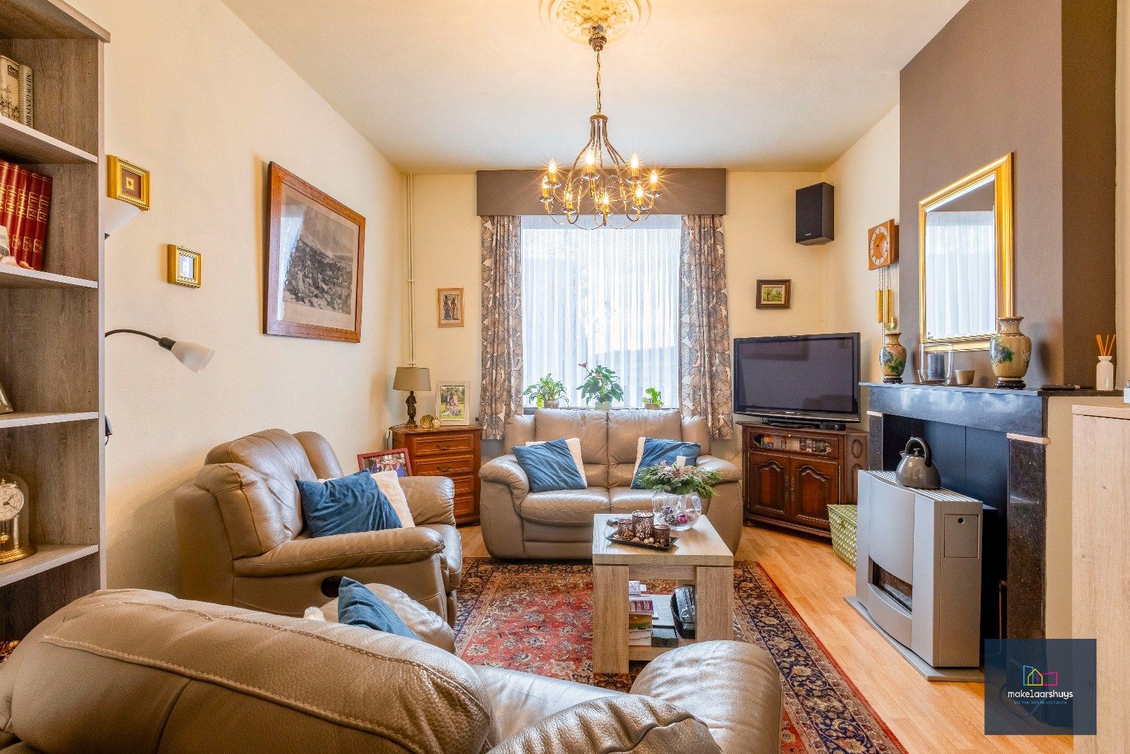 Verzorgde halfopen bebouwing met grote tuin en carport  foto 12