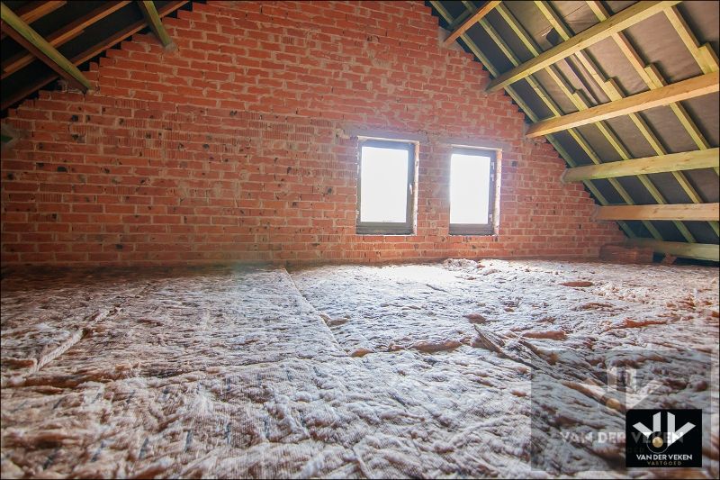 Op te frissen en ruim 2-SLPKAPP op de 1e verdieping  (met uitbreidingsmogelijkheden op zolder) rustig en toch centraal gelegen in het centrum van de Halveweg in Zonhoven foto 11