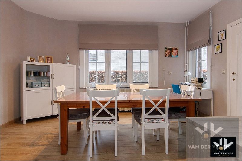 Grotendeels gerenoveerde en instapklare woning met zicht op groen! foto 7
