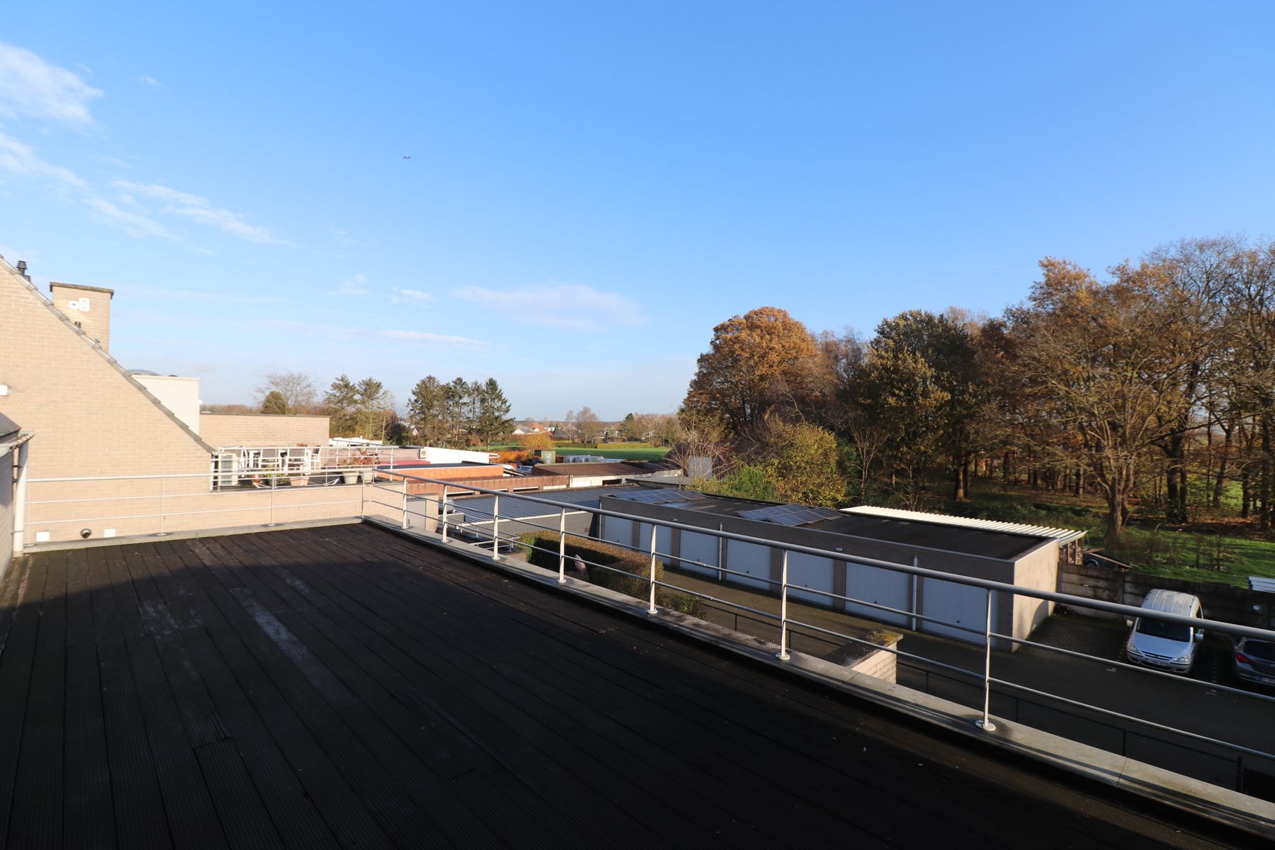 Een ruim appartement van 148m² met terras en 2 autostaanplaatsen. foto 15