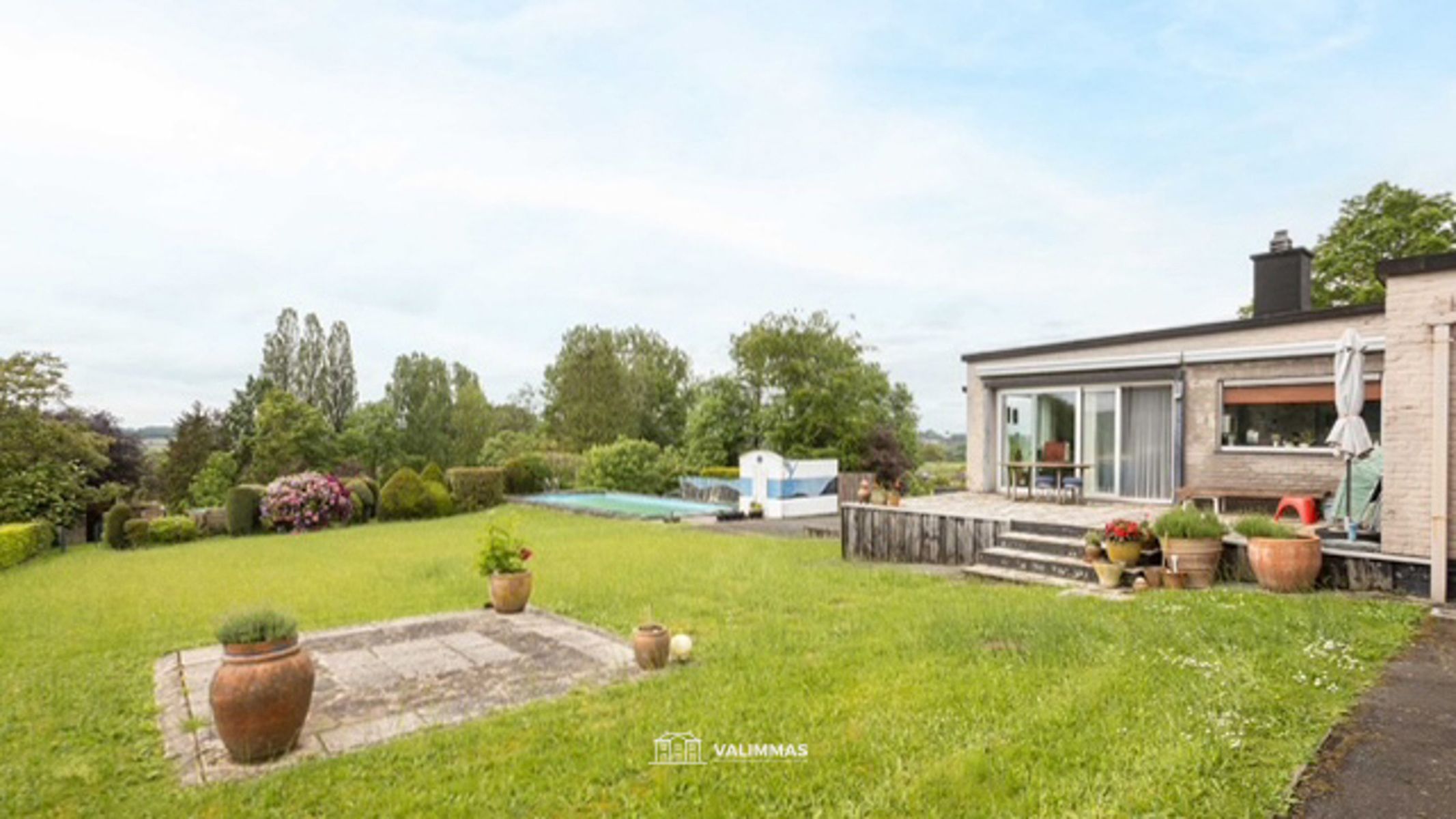 Uniek gelegen villa-bungalow met grote tuin en zwembad... foto 5