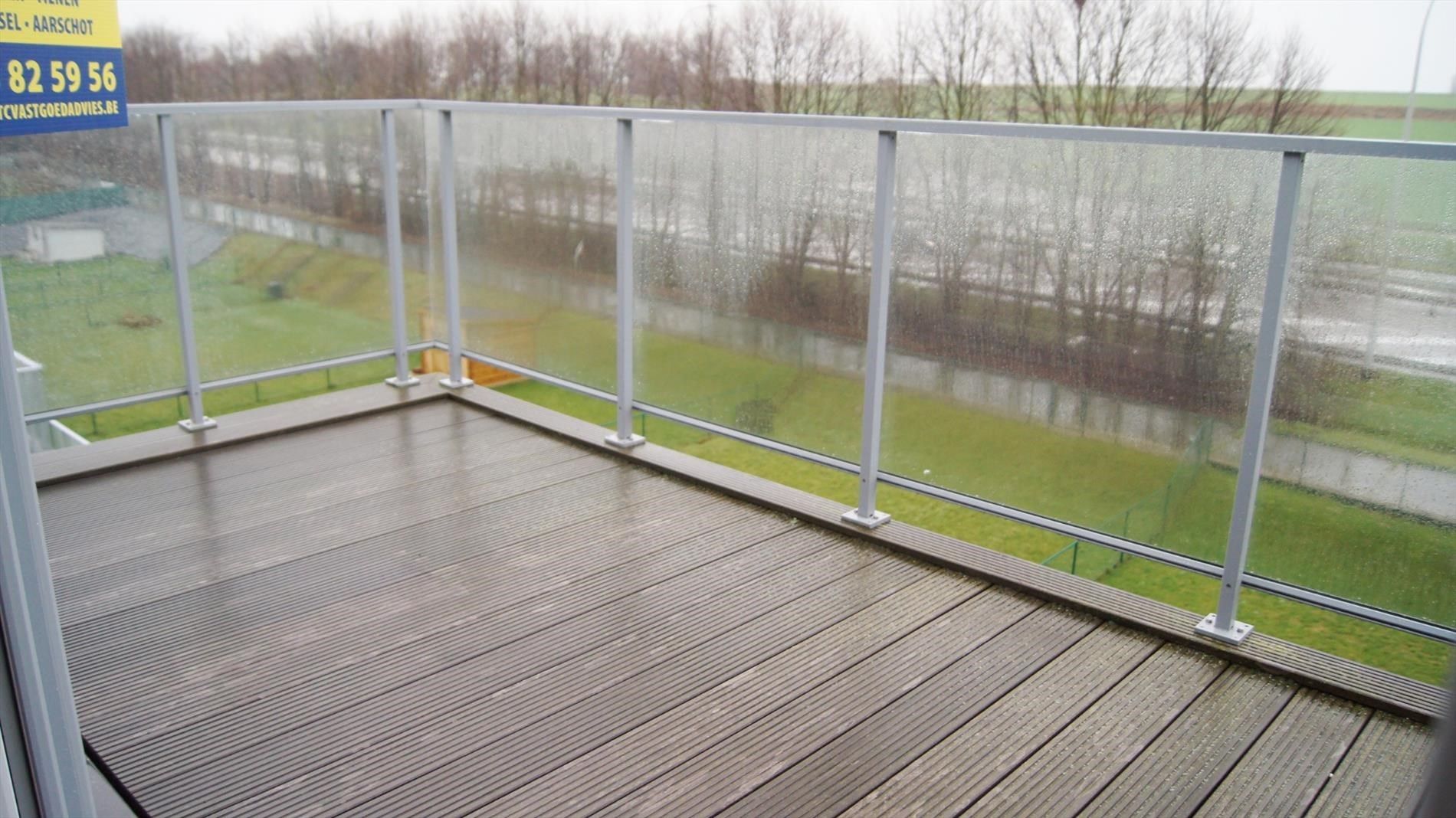 App. met 1 slpk, groot terras en garage foto 2